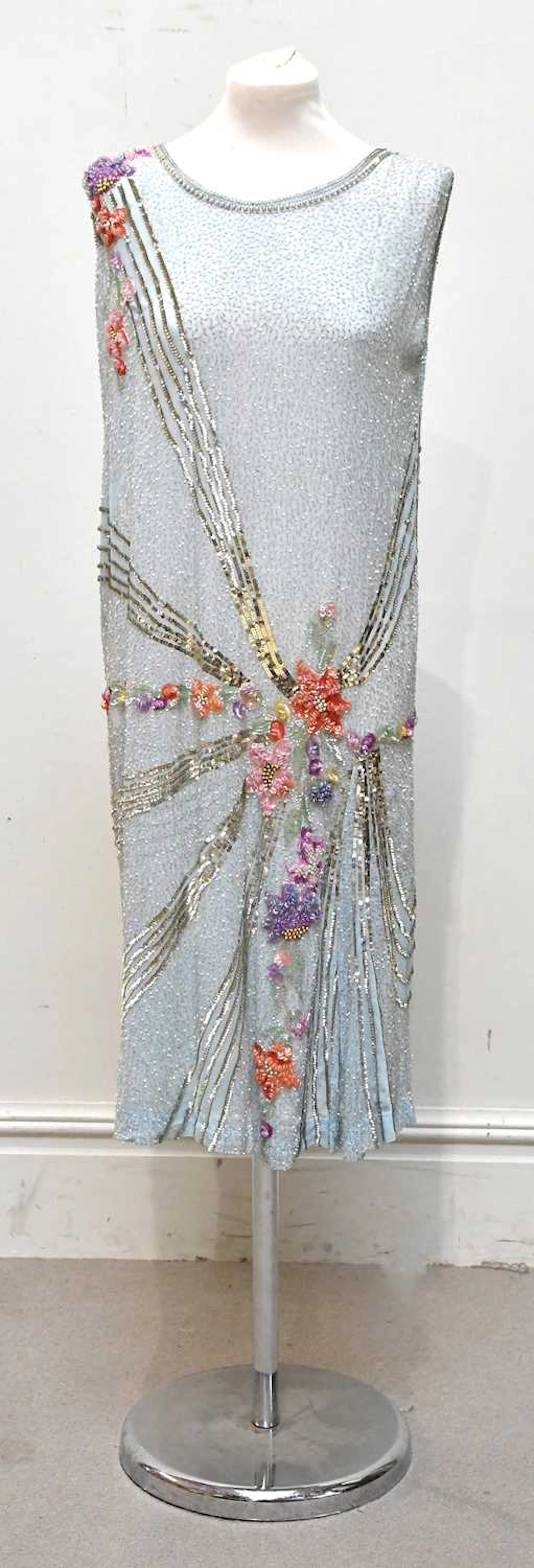 A 1920s Art Deco flapper dress style round neck...