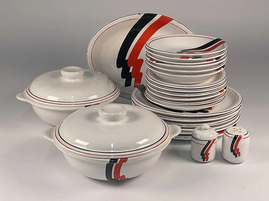 WILLSGROVE WARE POTTERY; a 1970s vintage part dinner service
