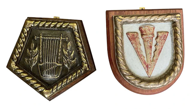 An early 20th century painted brass ship's name badge/plaque for 'HMS Wishart'