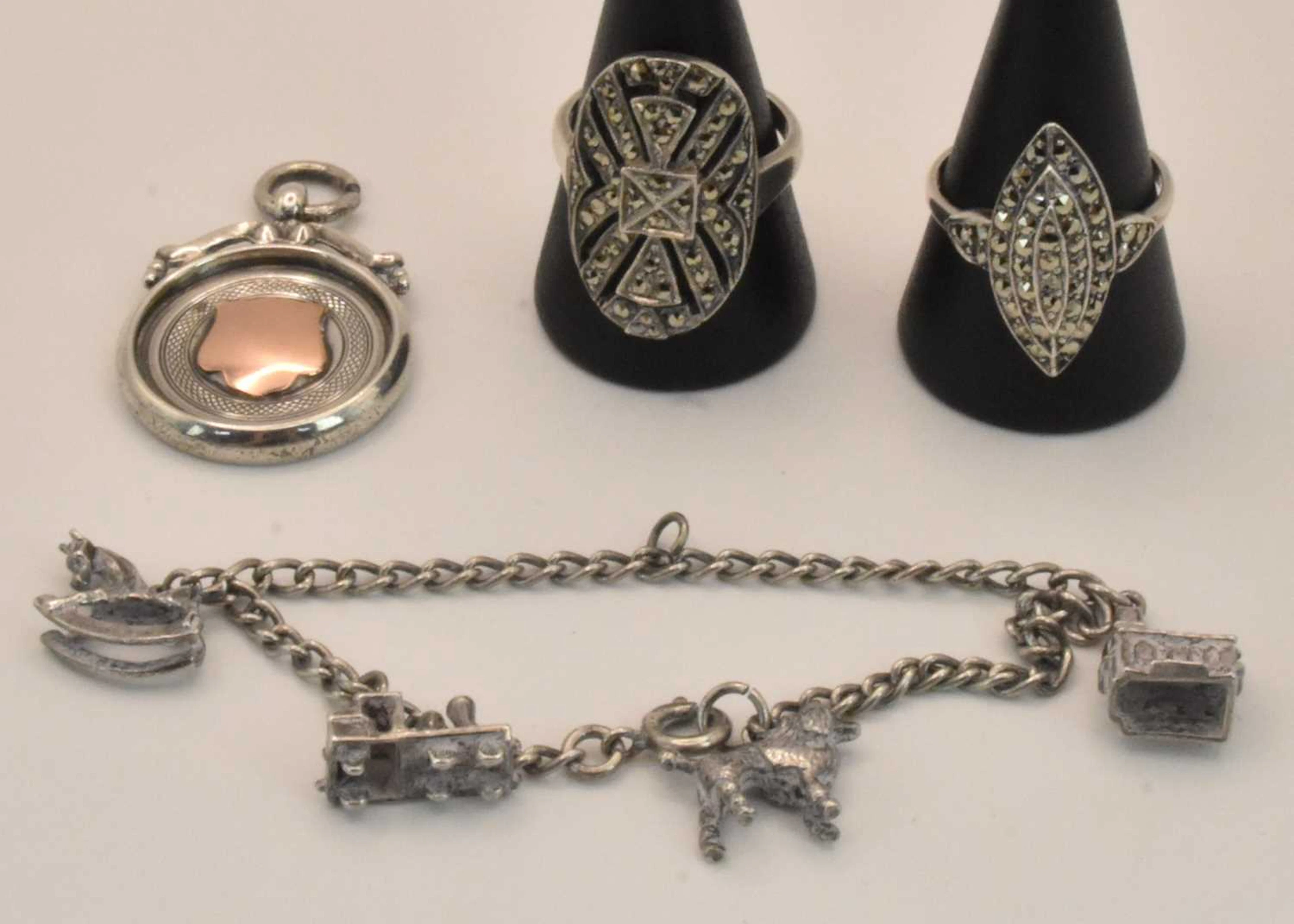 A small quantity of 925 silver and white metal jewellery