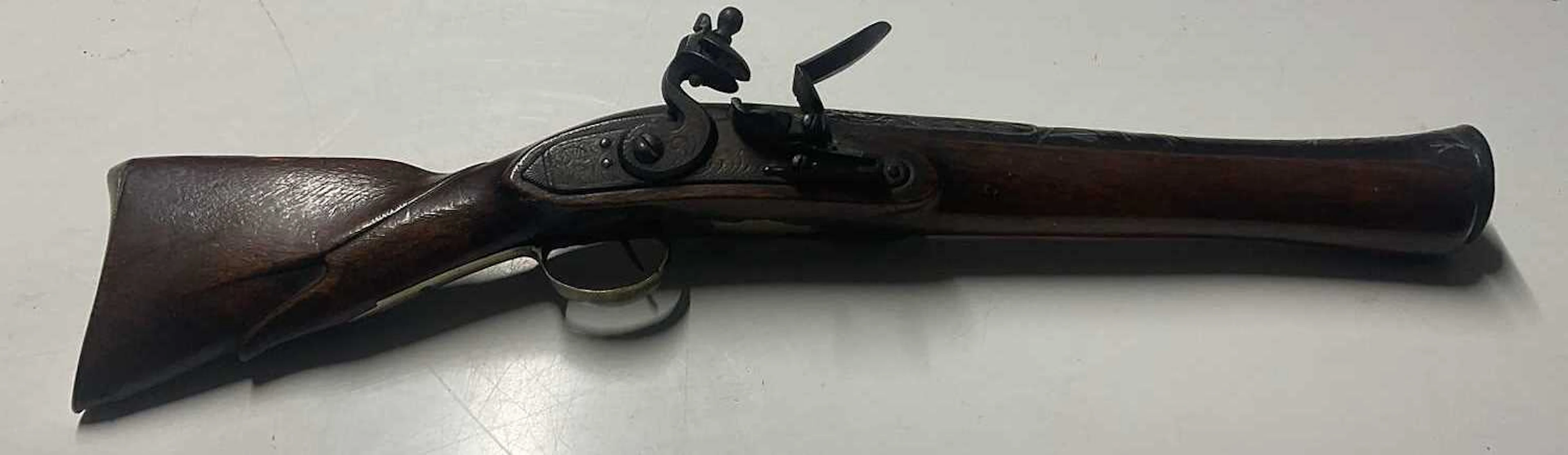 An early 19th century flintlock blunderbuss,with no manufacturer's marks