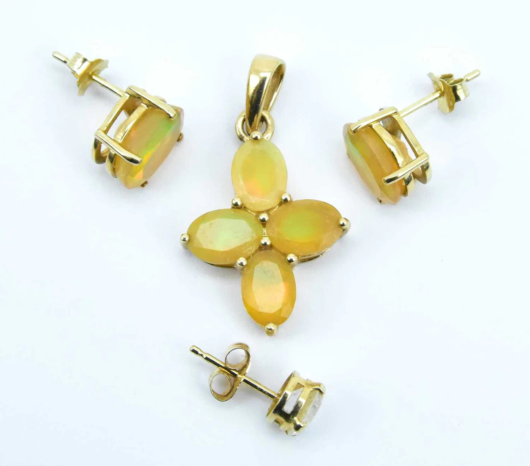A 9ct (10k) pendant with four opal-style set stones in gold mount