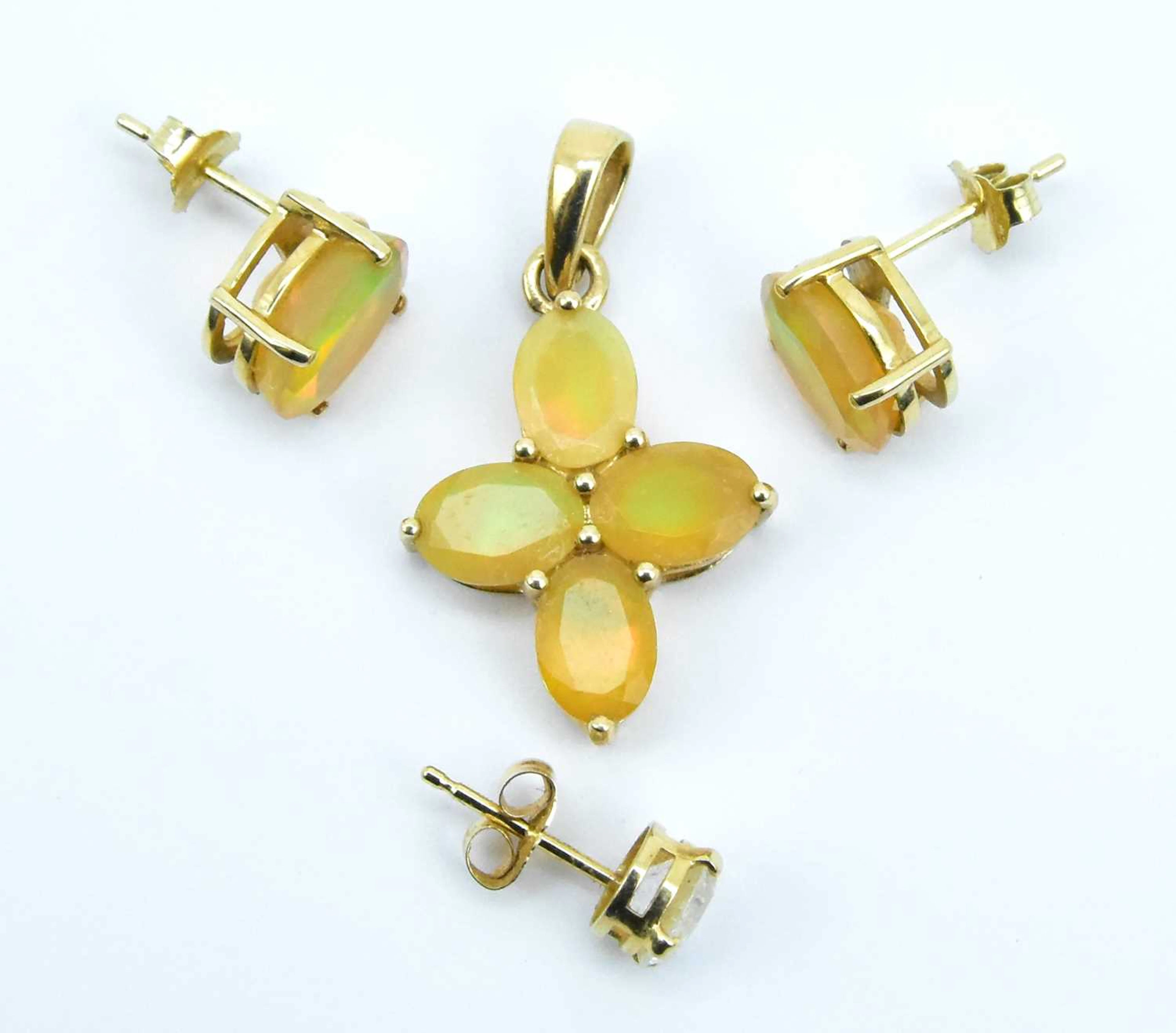 A 9ct (10k) pendant with four opal-style set stones in gold mount
