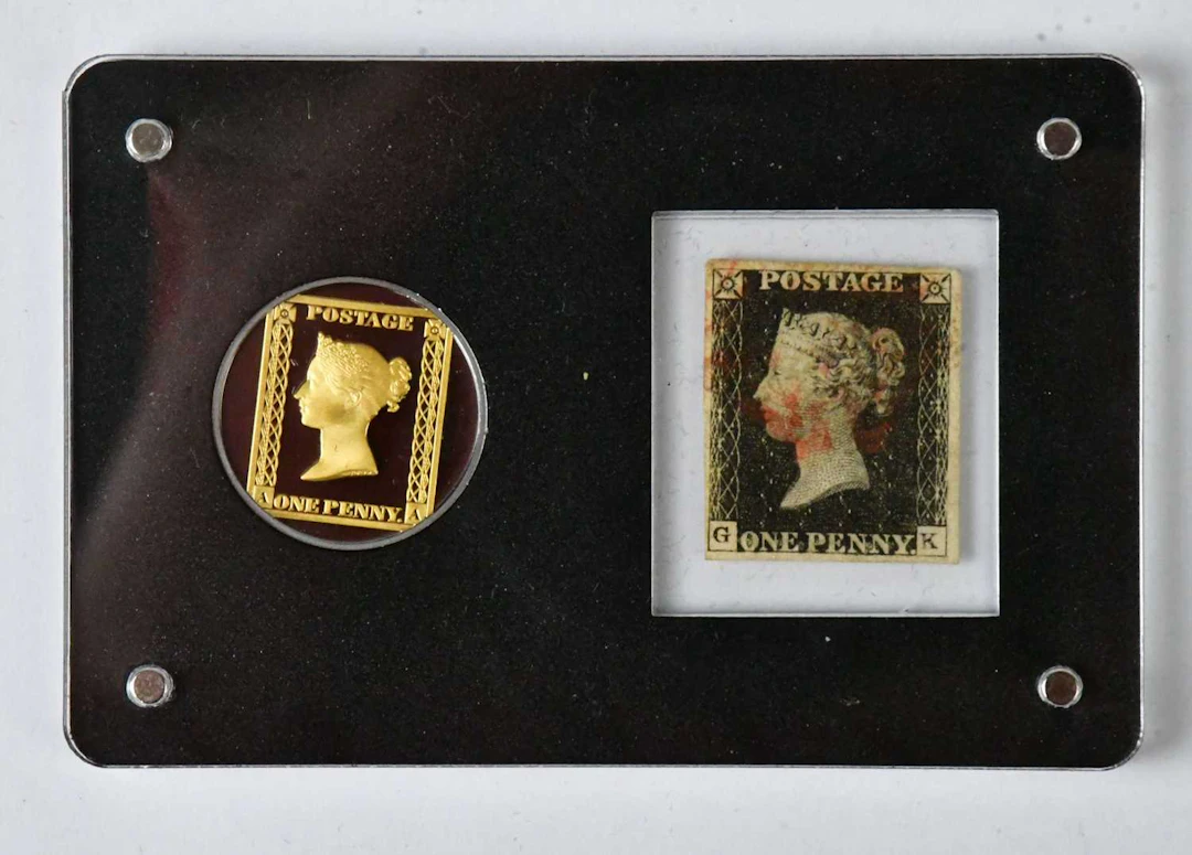 An Elizabeth II gold 1/4 crown 'Penny Black'