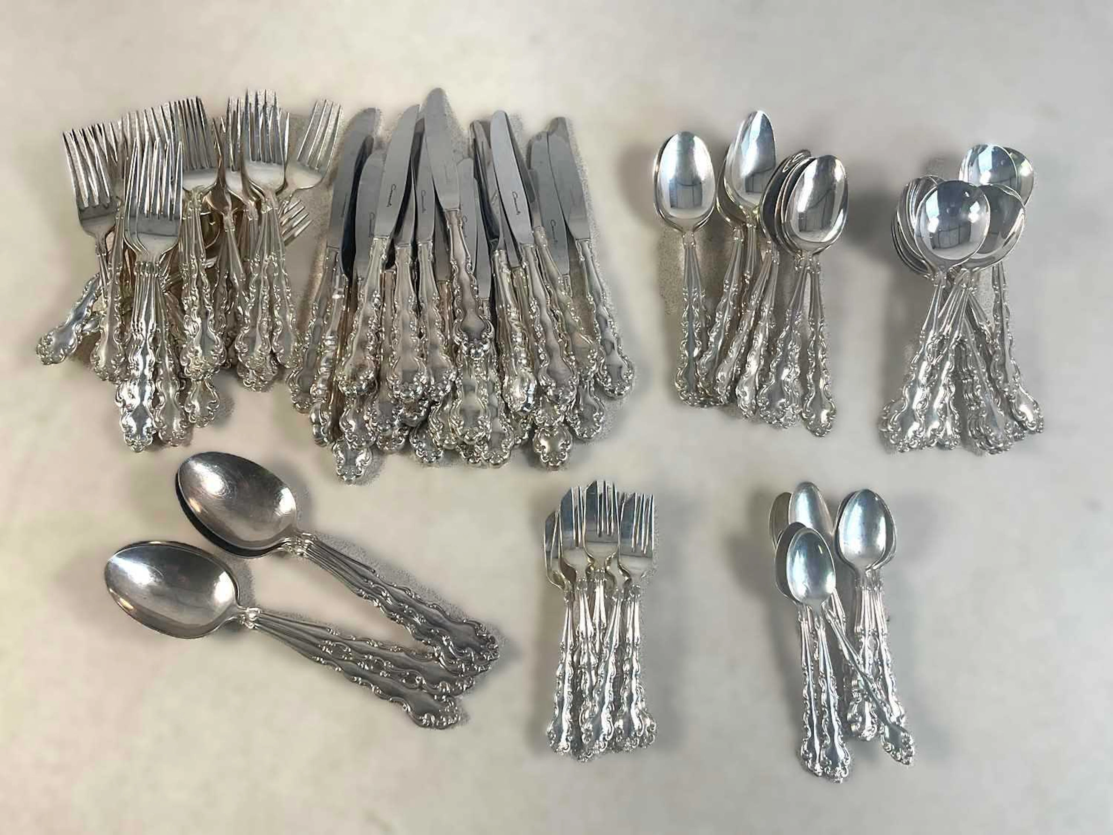ONEIDA COMMUNITY; a quantity of 'Mozart' pattern stainless steel cutlery set