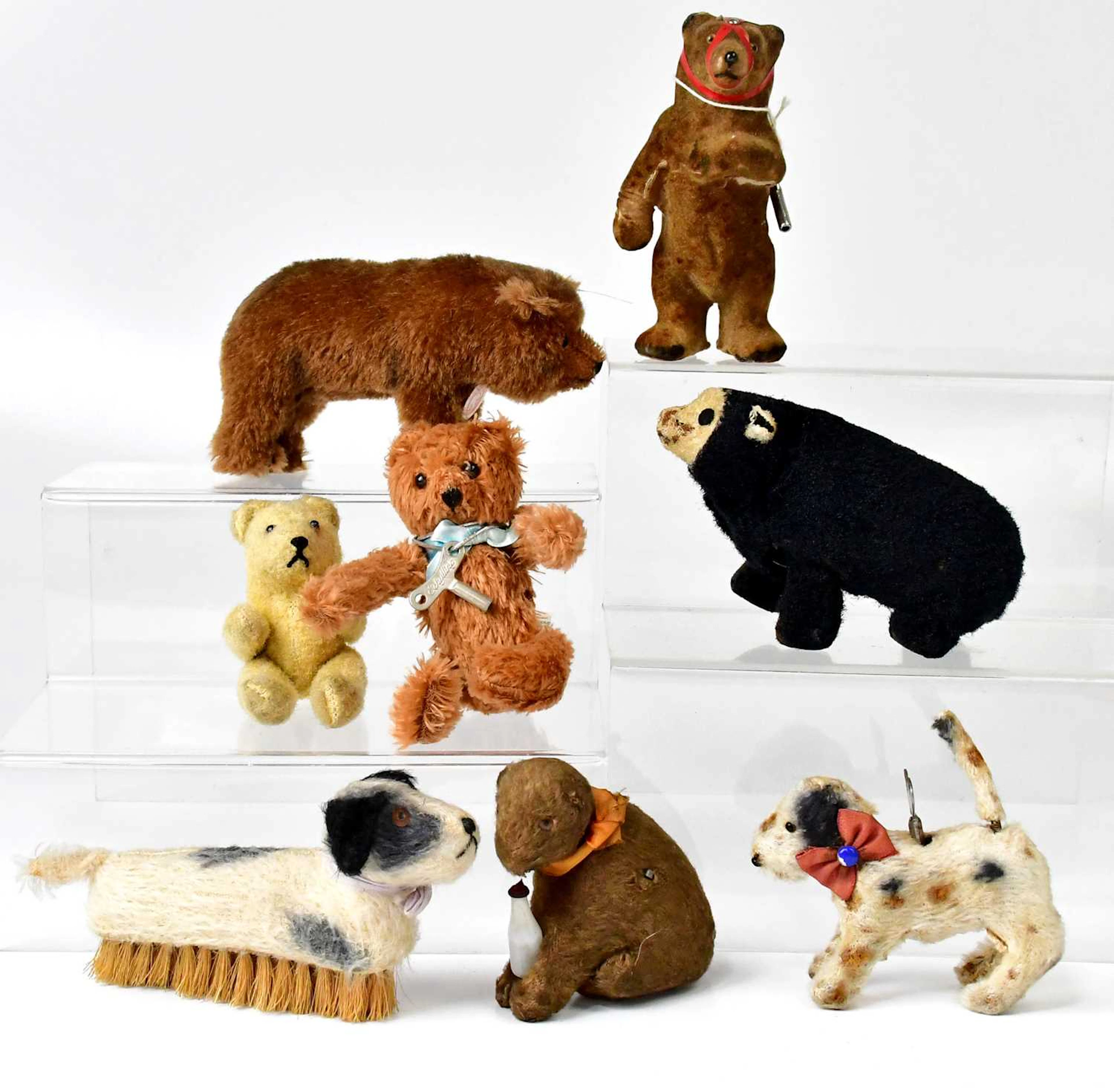 A collection of bear and dog small toys comprising a Steiff bear on four legs