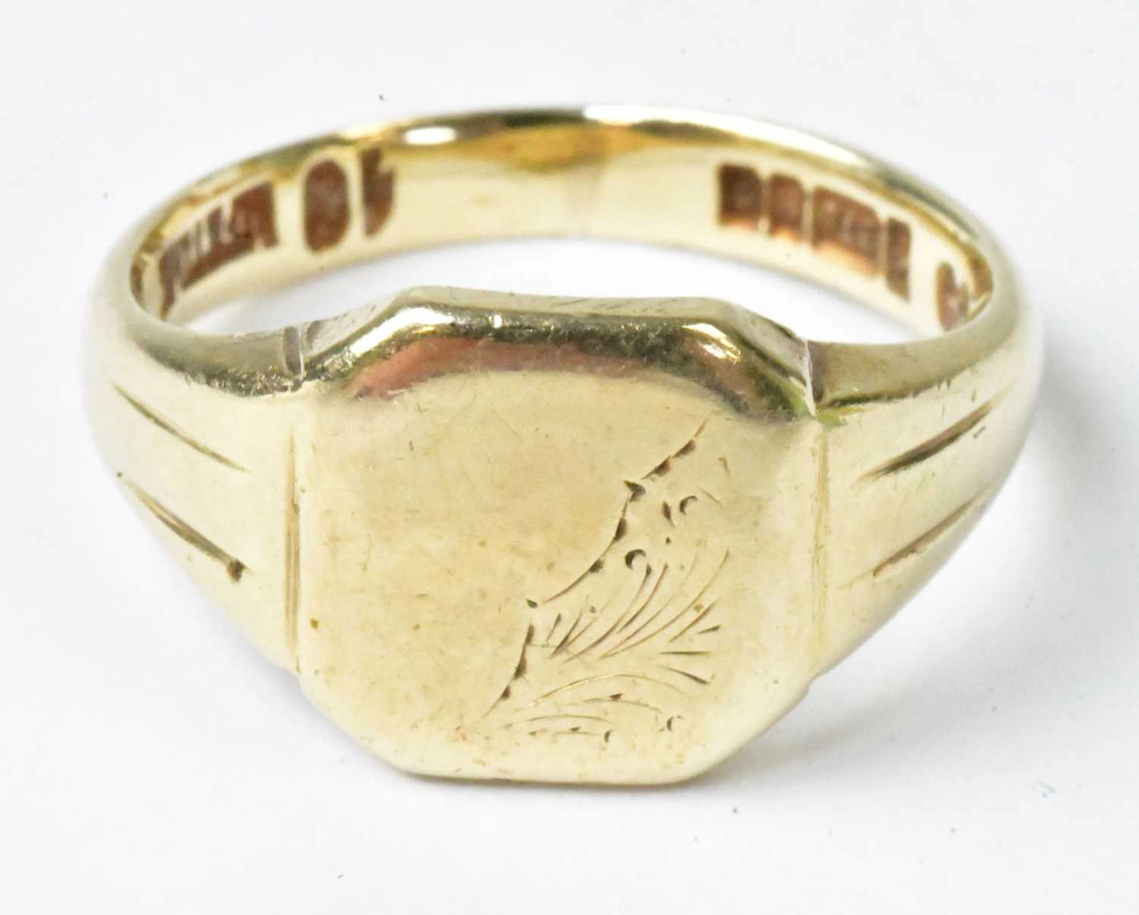 A 9ct yellow gold signet ring with foliate engraving (rubbed)