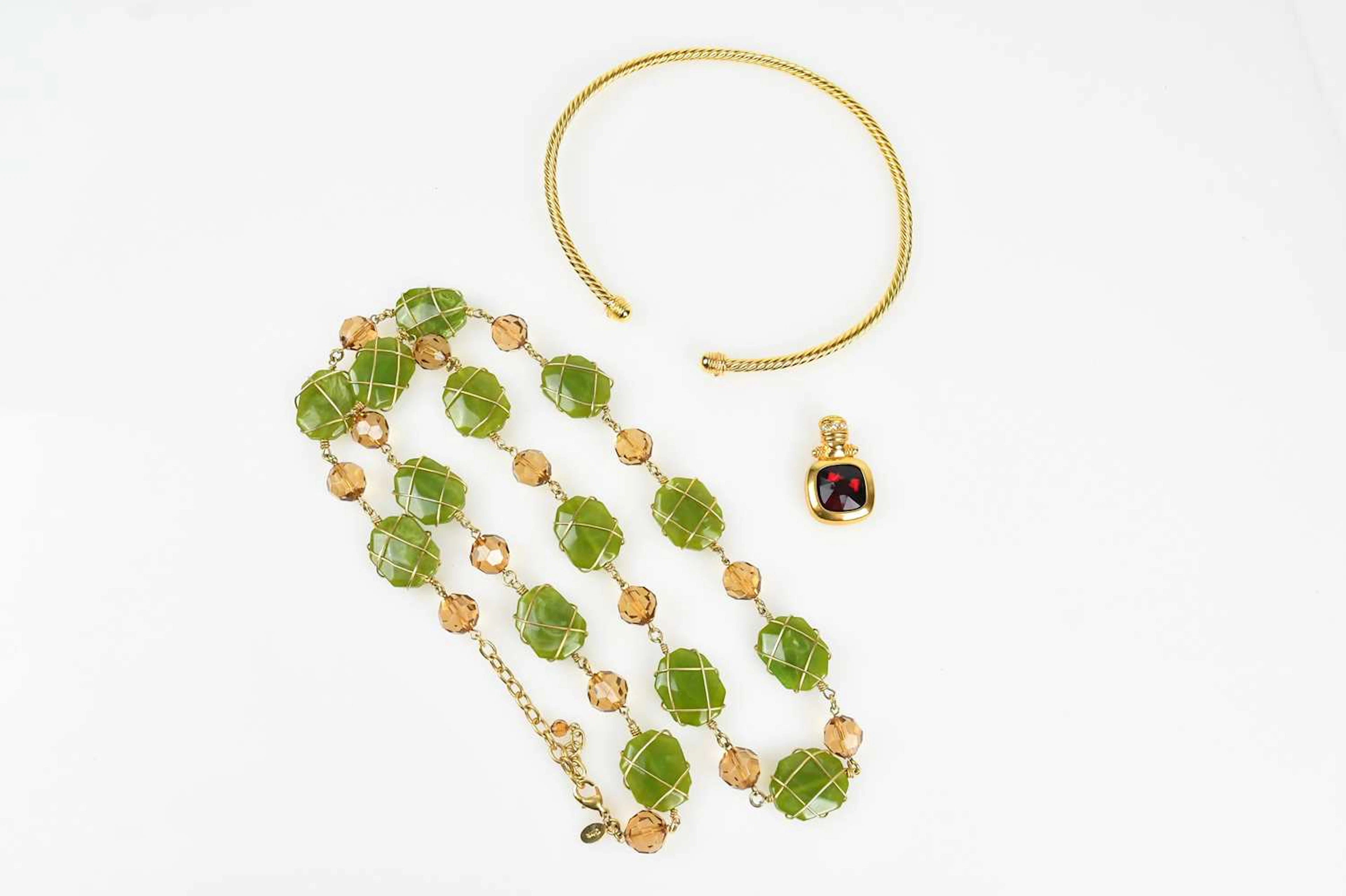 JOAN RIVERS; a gold tone twisted heavy choker