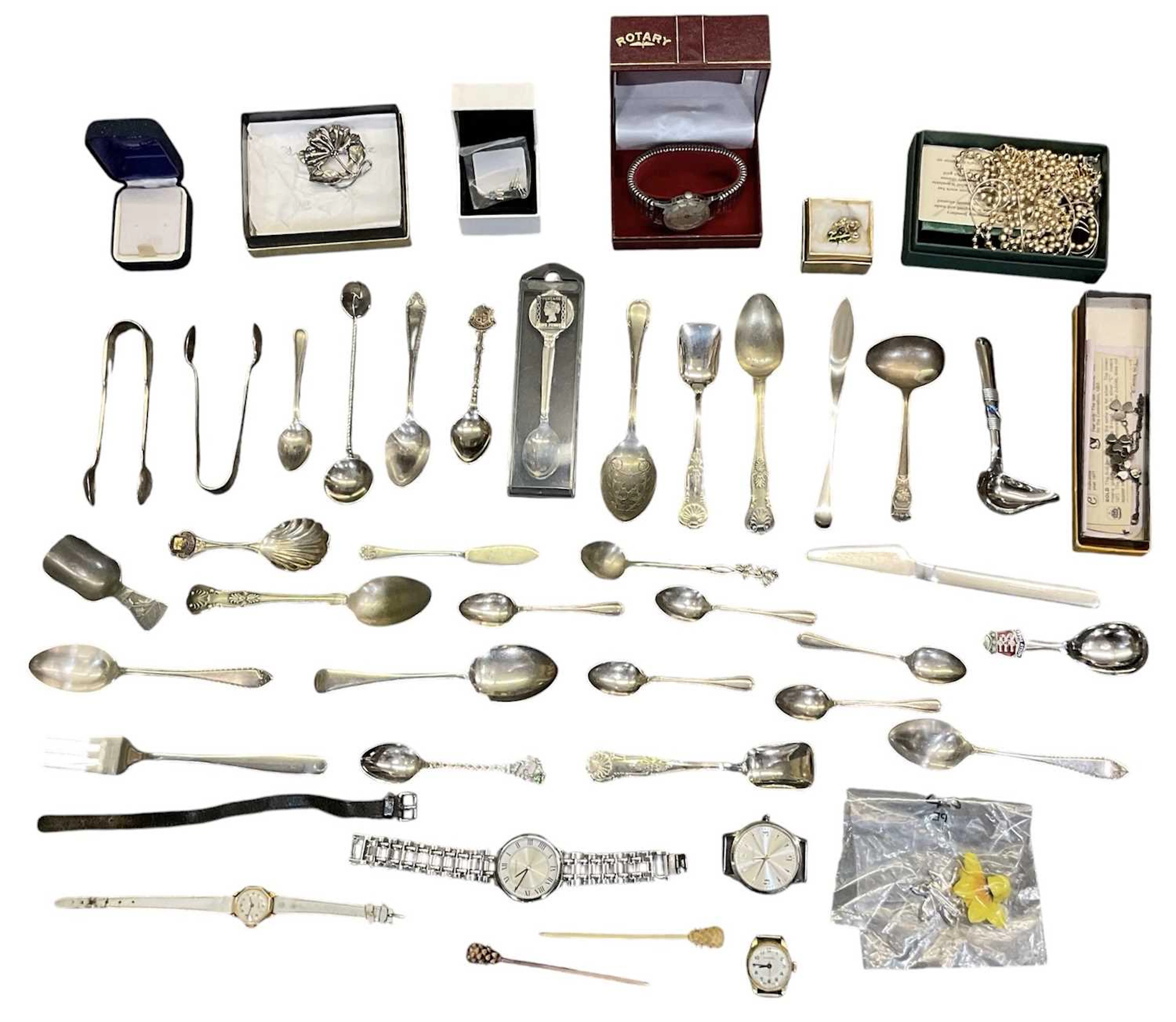 A small quantity of assorted costume jewellery