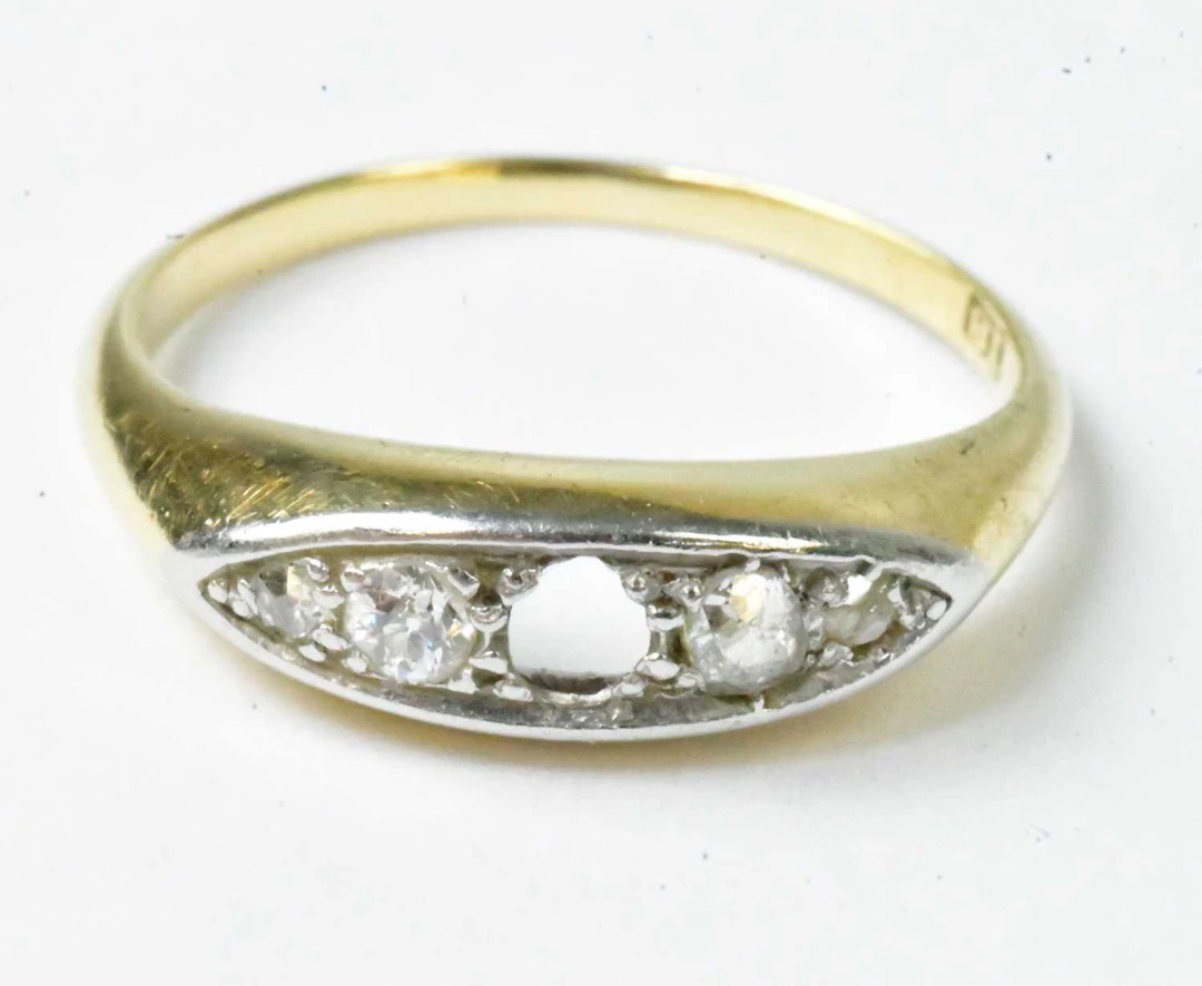 An 18ct yellow gold ring set with four diamonds (lacking central stone)
