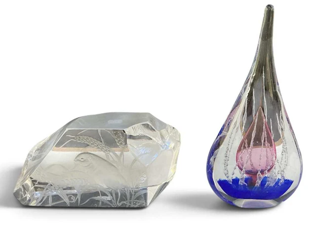 NICK DAVEY FOR DARTINGTON CRYSTAL; a hand engraved crystal glass paperweight