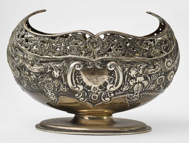 A late Victorian hallmarked silver oval pierced footed bonbon dish