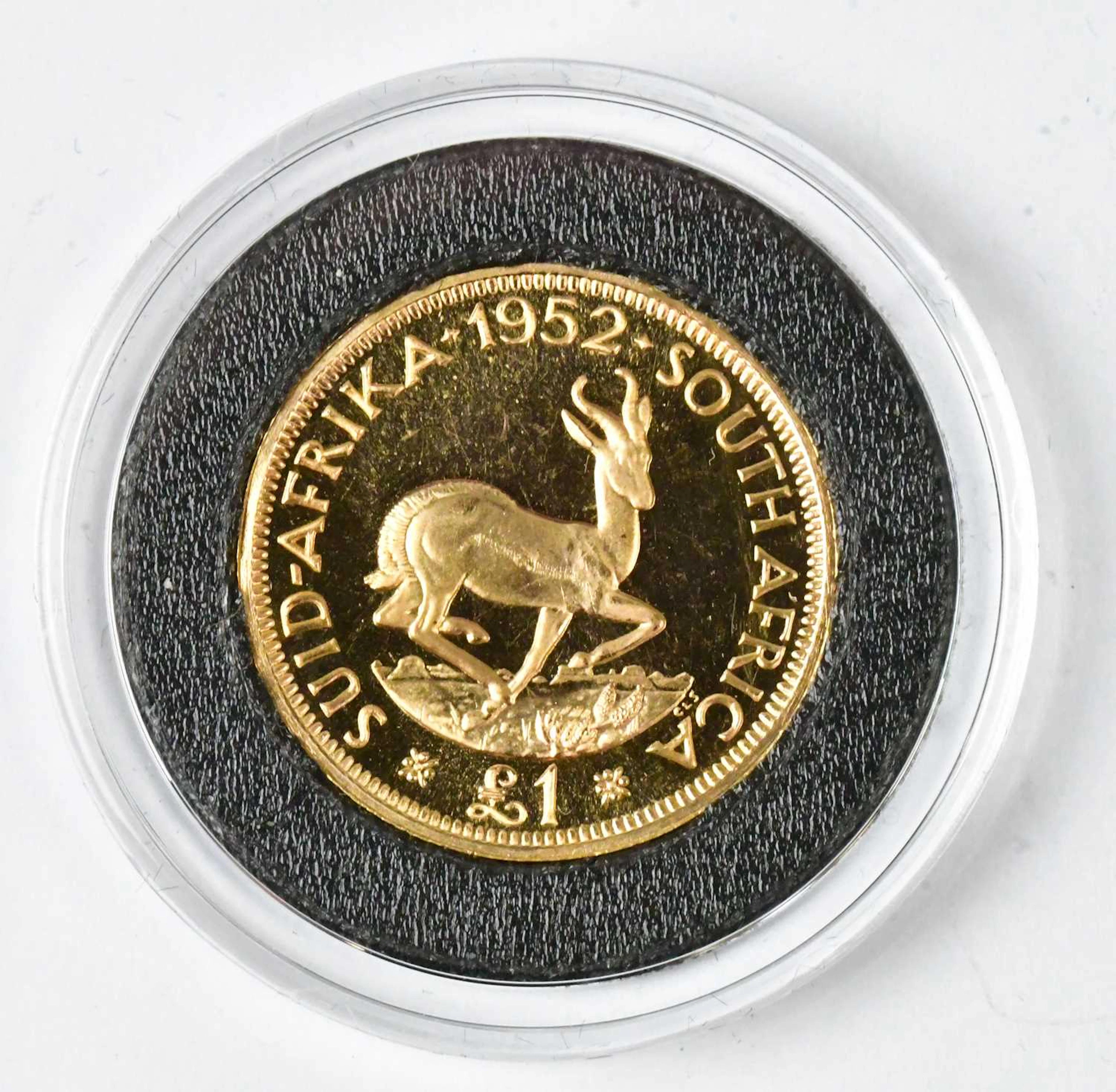 LONDON MINT OFFICE; a George VI 22ct gold South Africa £1...