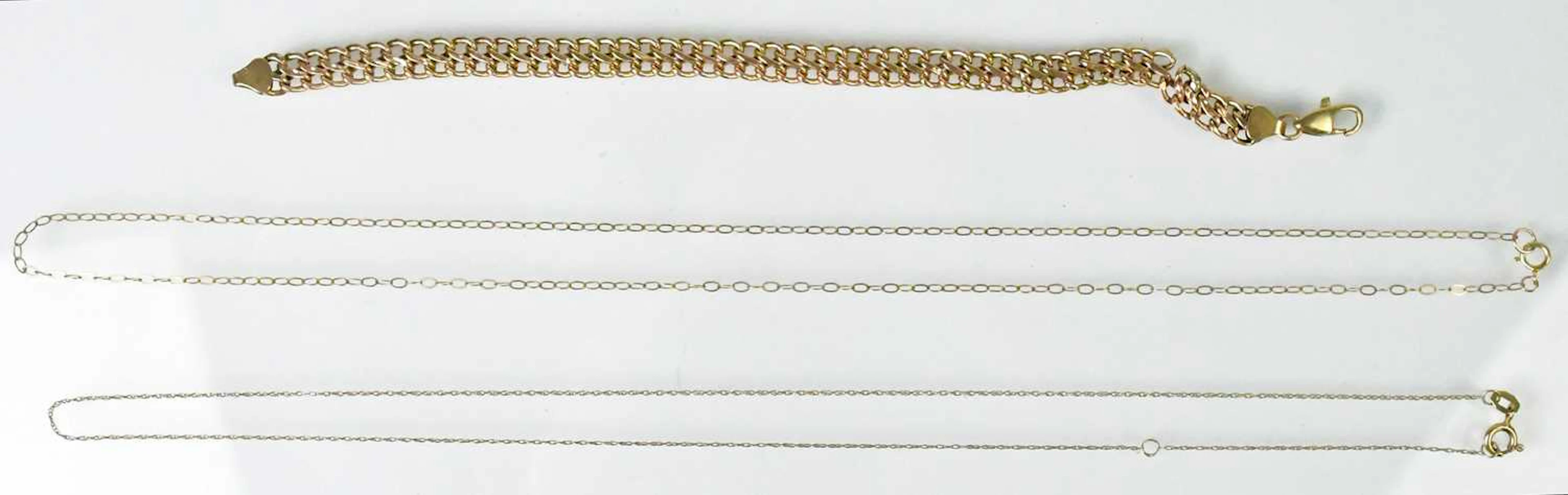 A 9ct yellow gold double link chain bracelet