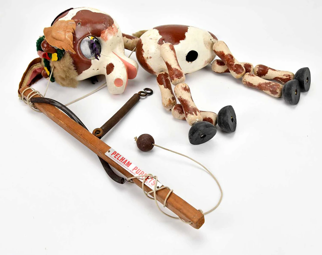 PELHAM PUPPETS; a large display puppet