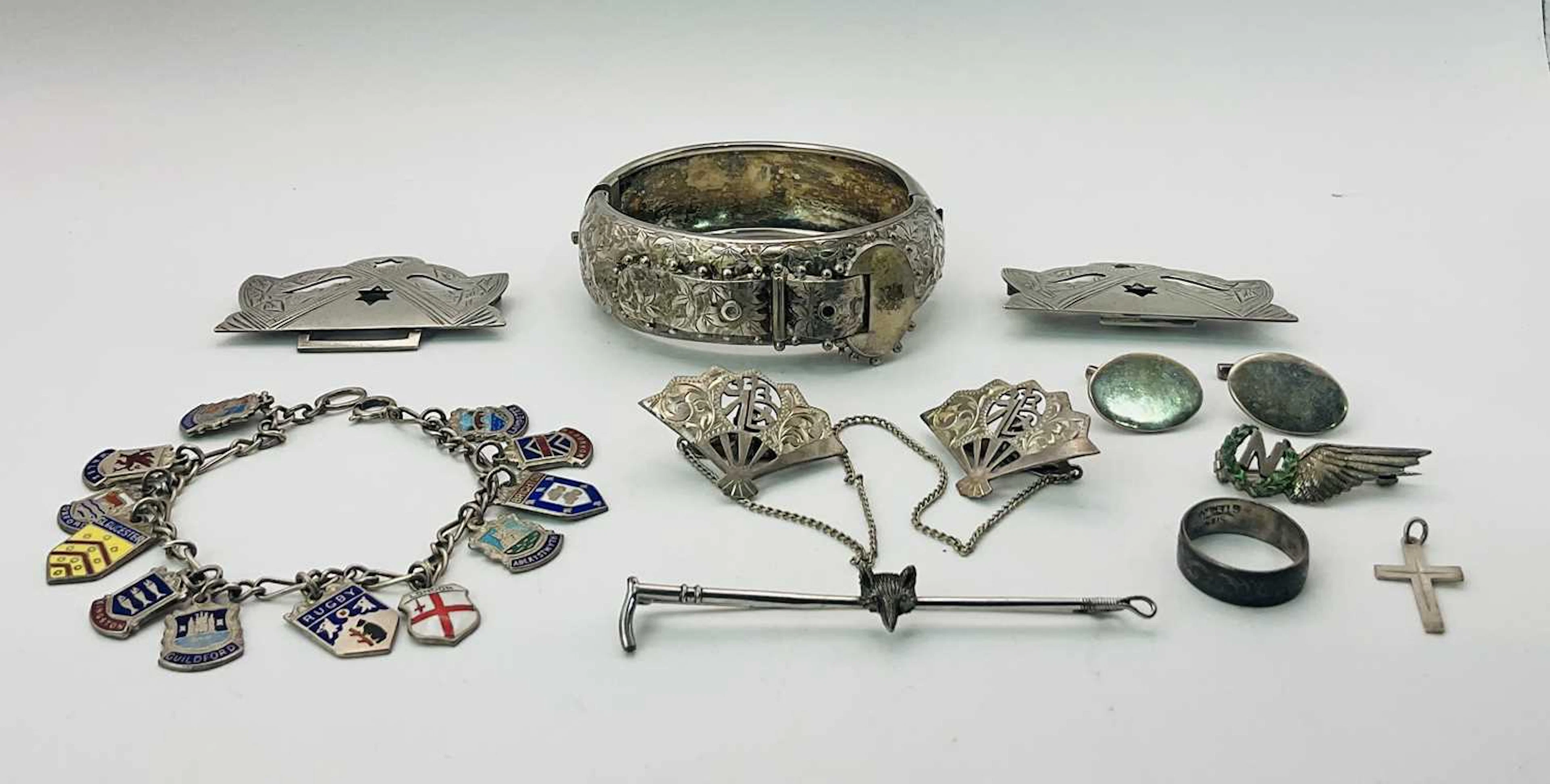 A Victorian silver hallmarked engraved buckle bangle