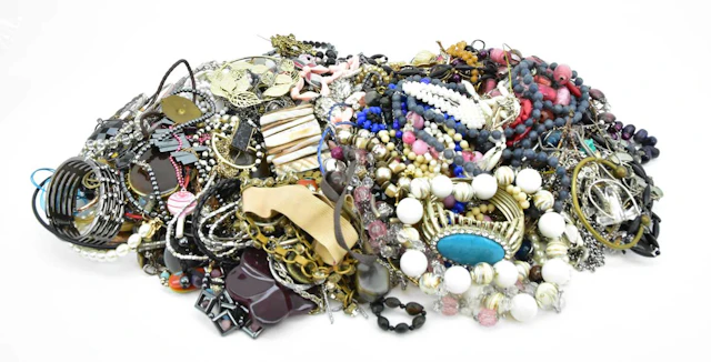 A large quantity of modern and vintage costume jewellery