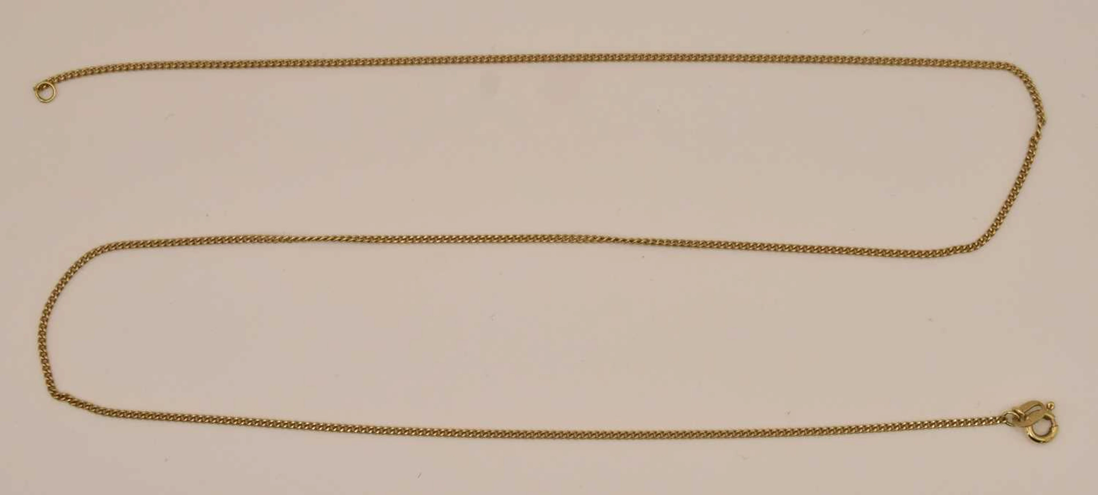 An 18ct yellow gold fine link necklace with lobster claw clasp