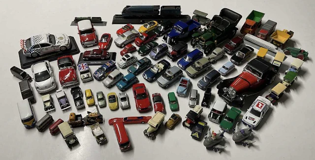 A quantity of diecast toys