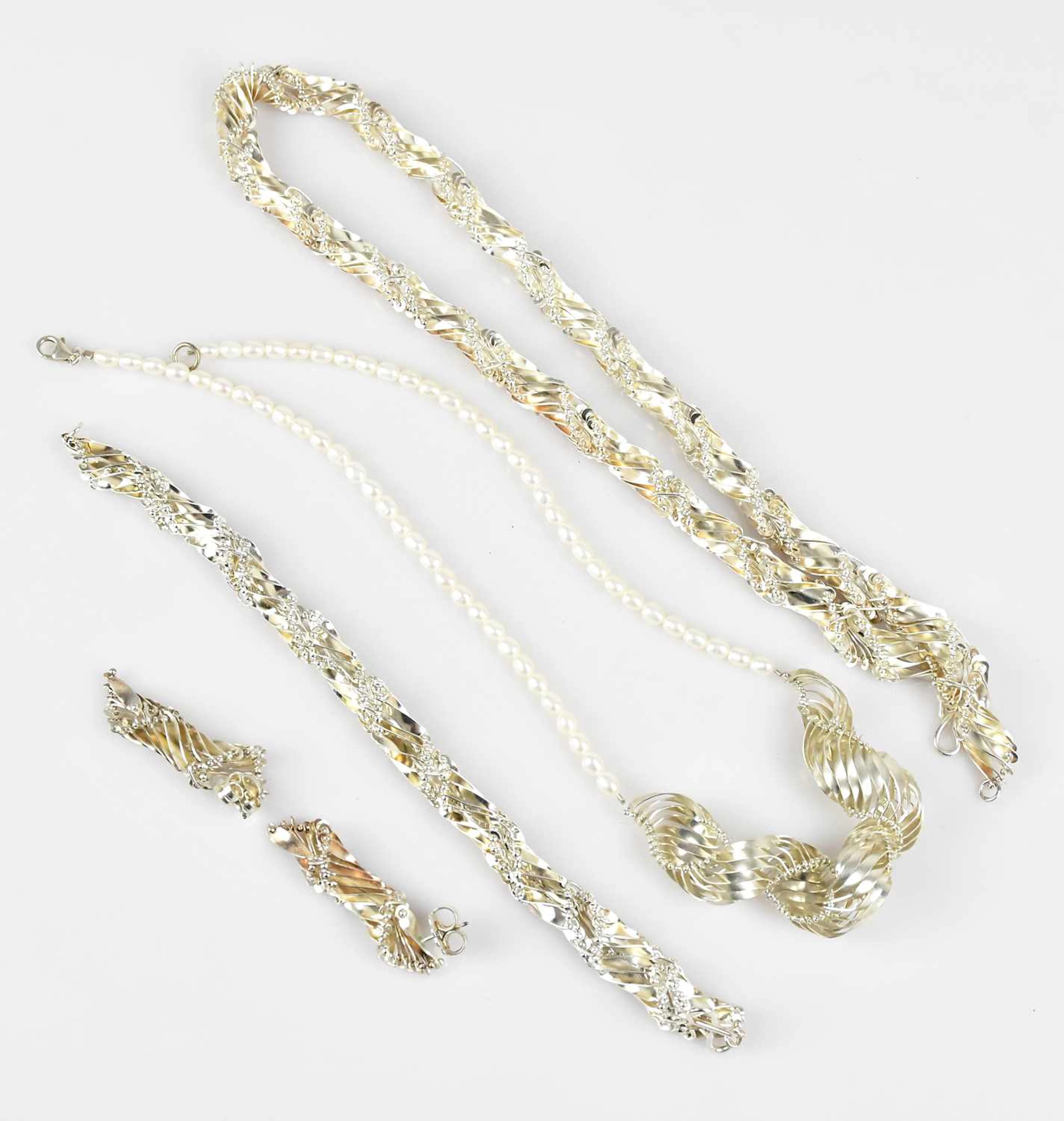A white metal filigree decorated suite of jewellery comprising necklace