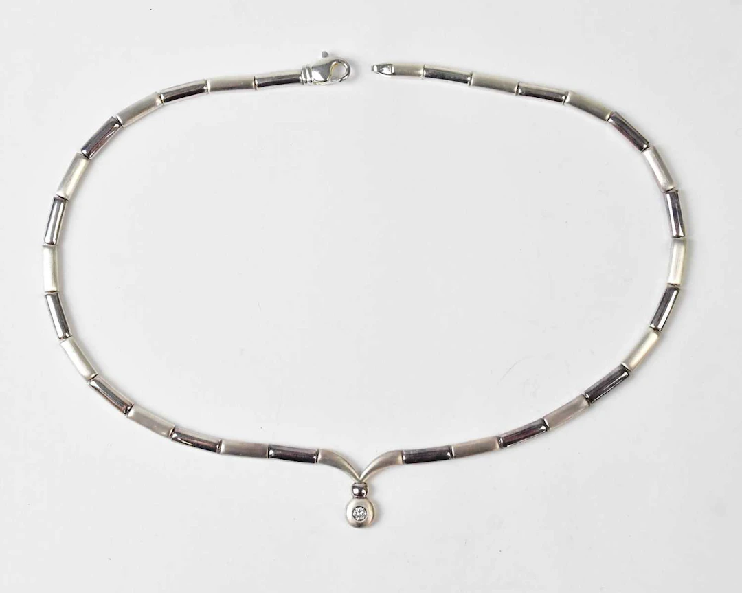 A 925 silver necklace of alternating brushed and polished silver links