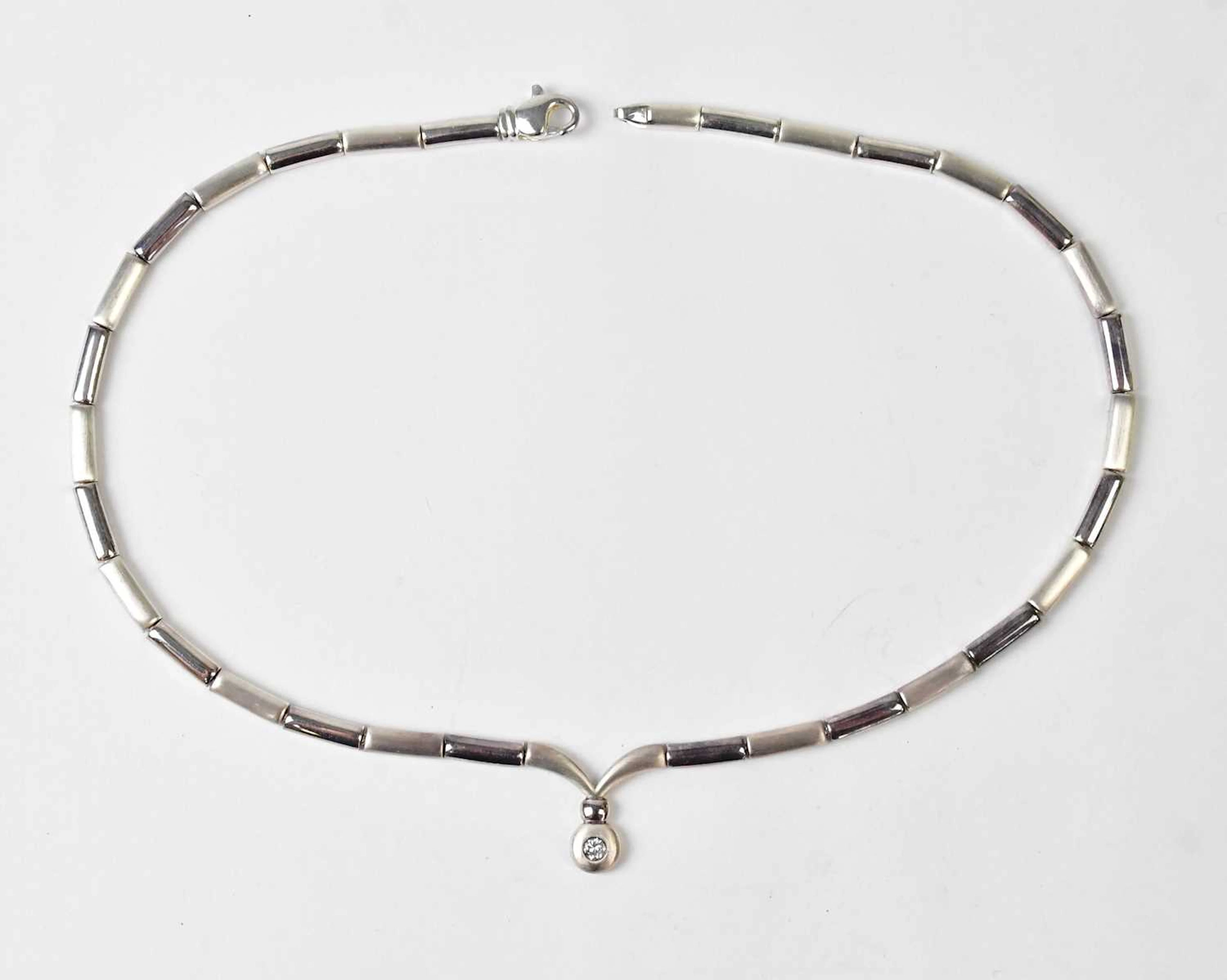 A 925 silver necklace of alternating brushed and polished silver links