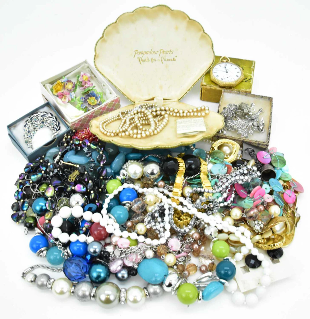 Various items of modern and vintage costume jewellery