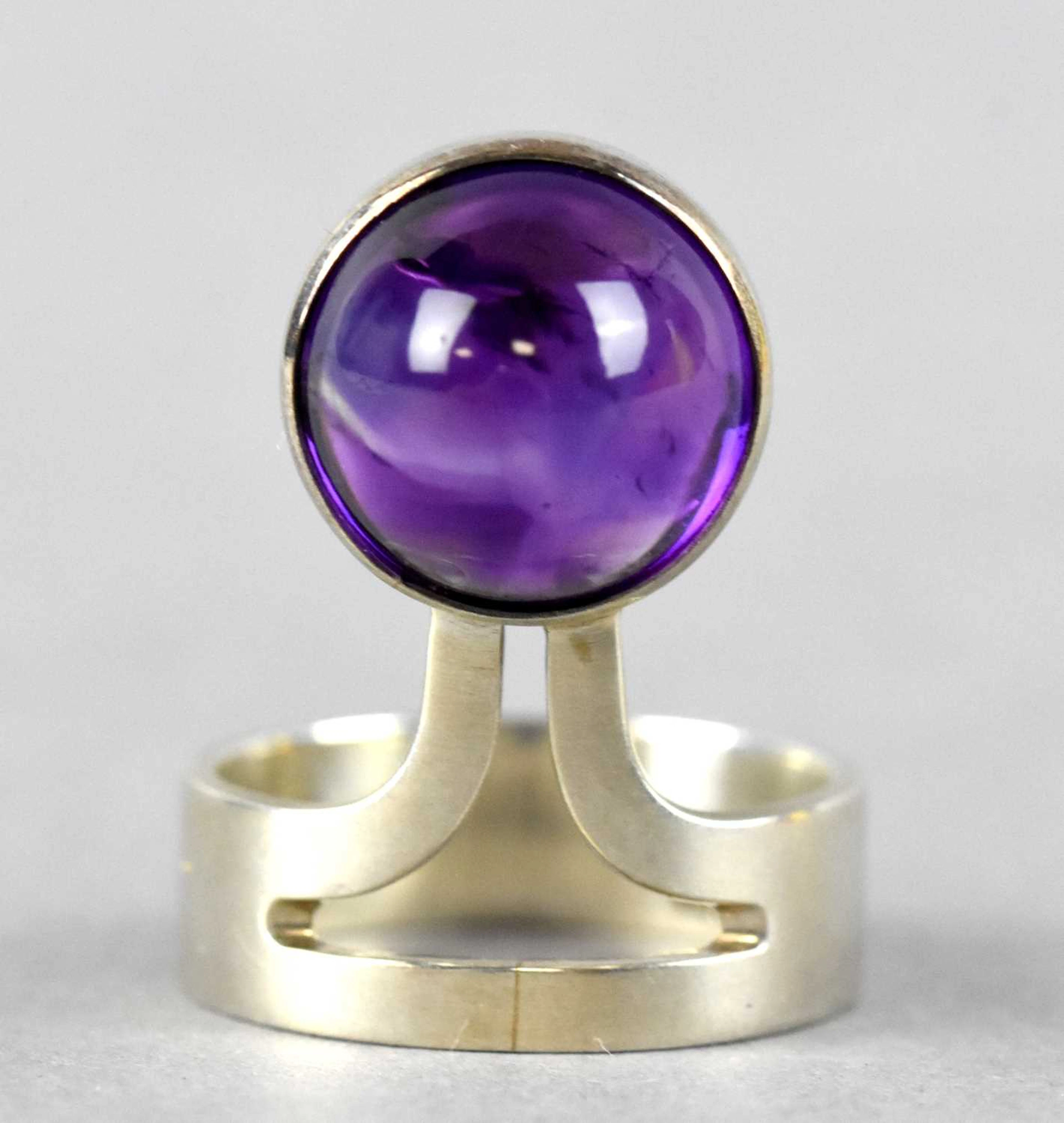 DON PORRITT (born 1933); a modernist Elizabeth II hallmarked silver ring