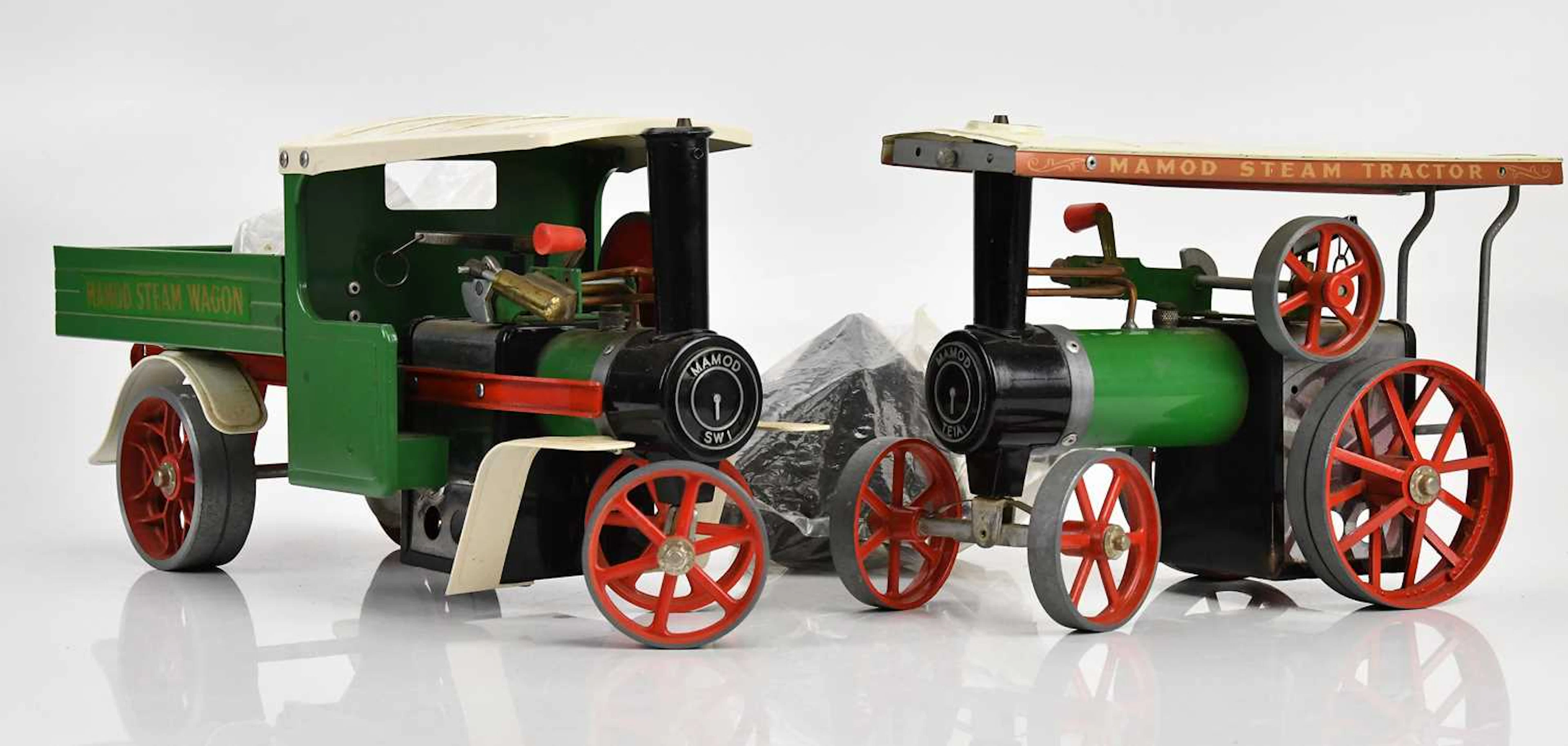 MAMOD; a steam engine and wagon