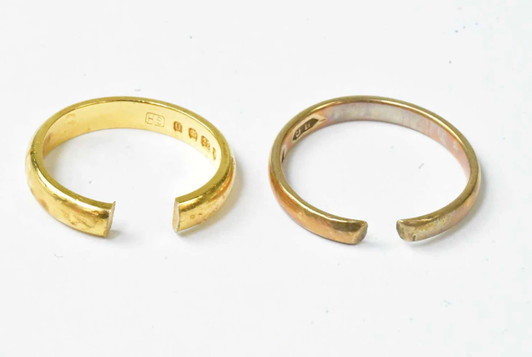 A 22ct yellow gold wedding band