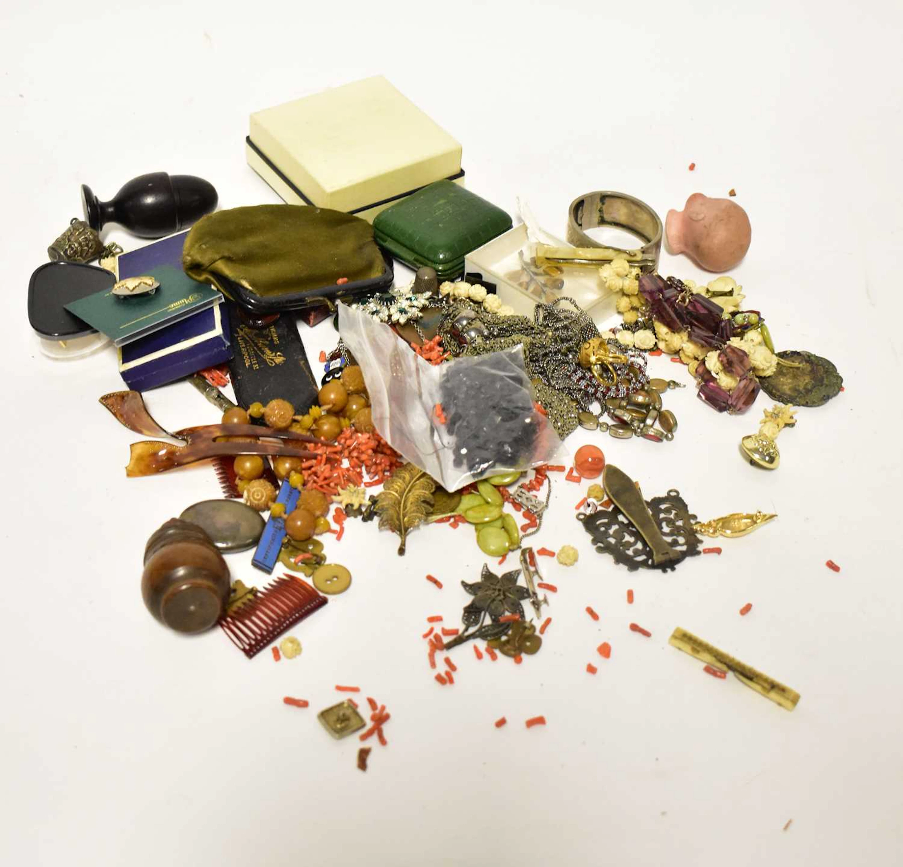 A quantity of vintage costume jewellery