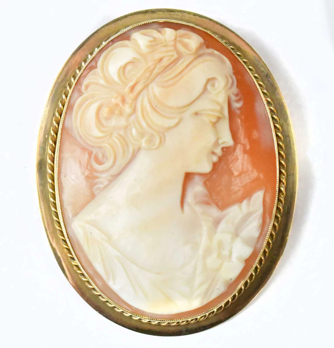 A large 9ct yellow gold cameo brooch/pendant