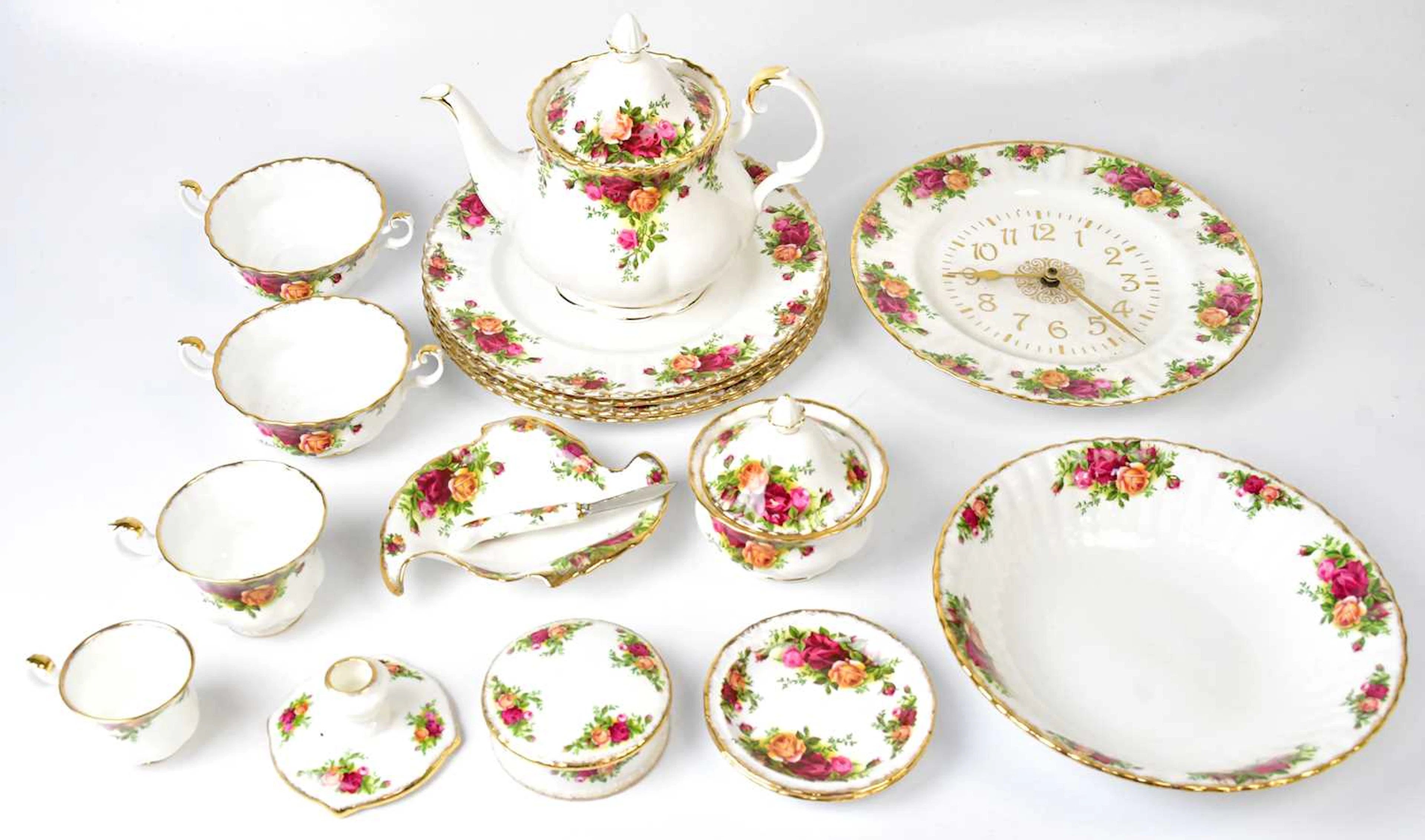 ROYAL ALBERT; an 'Old Country Roses' extensive tea