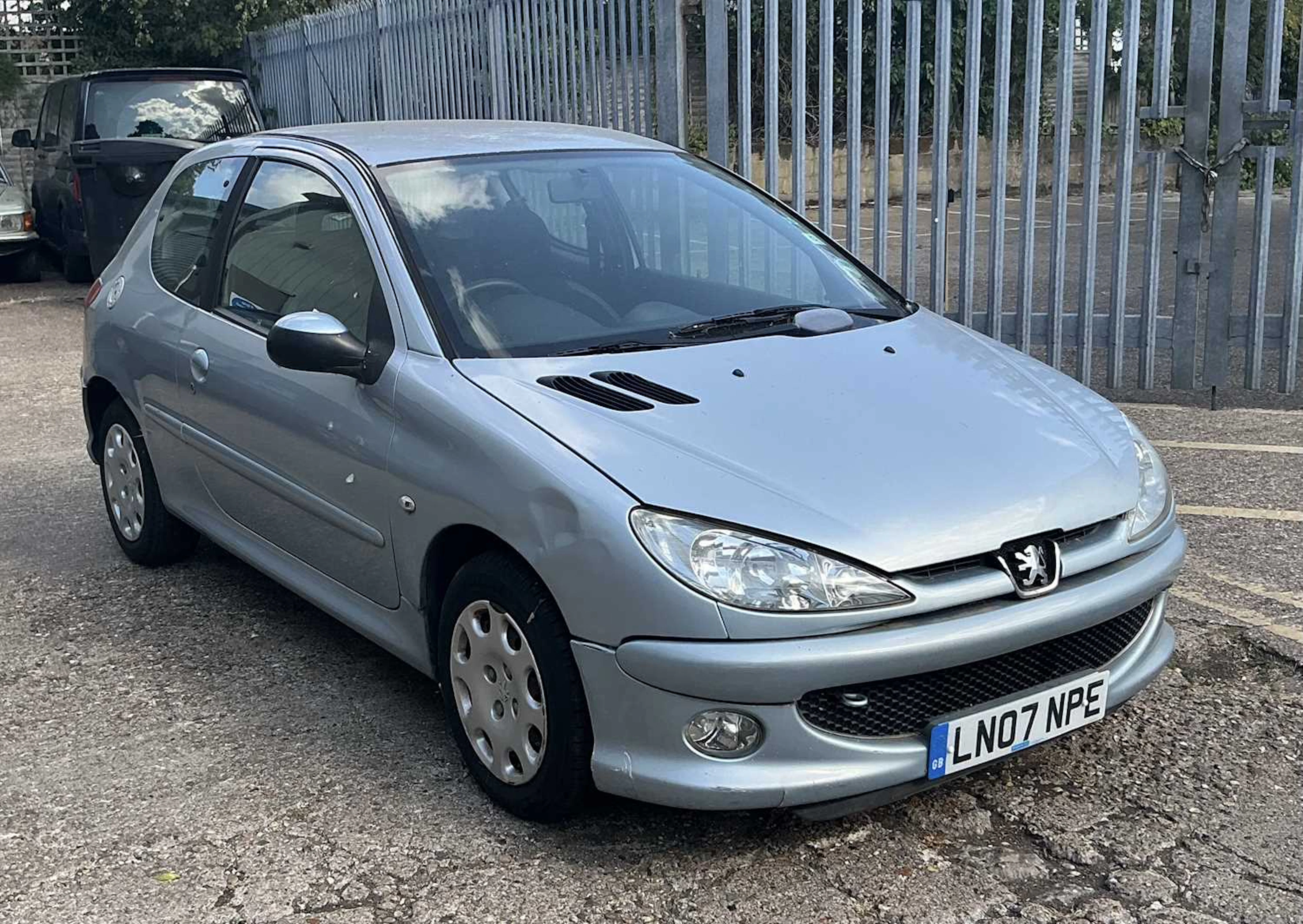 PEUGEOT; a 2007 206 Look HDI