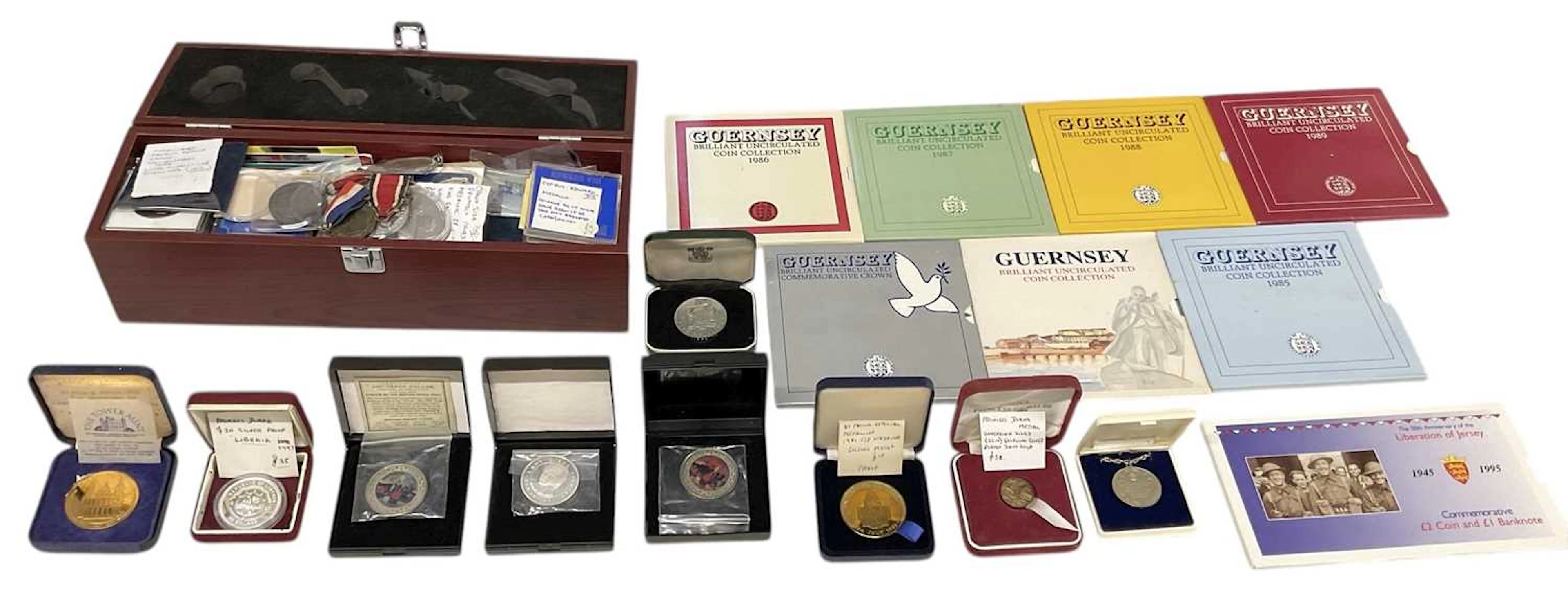 A large quantity of all world coins