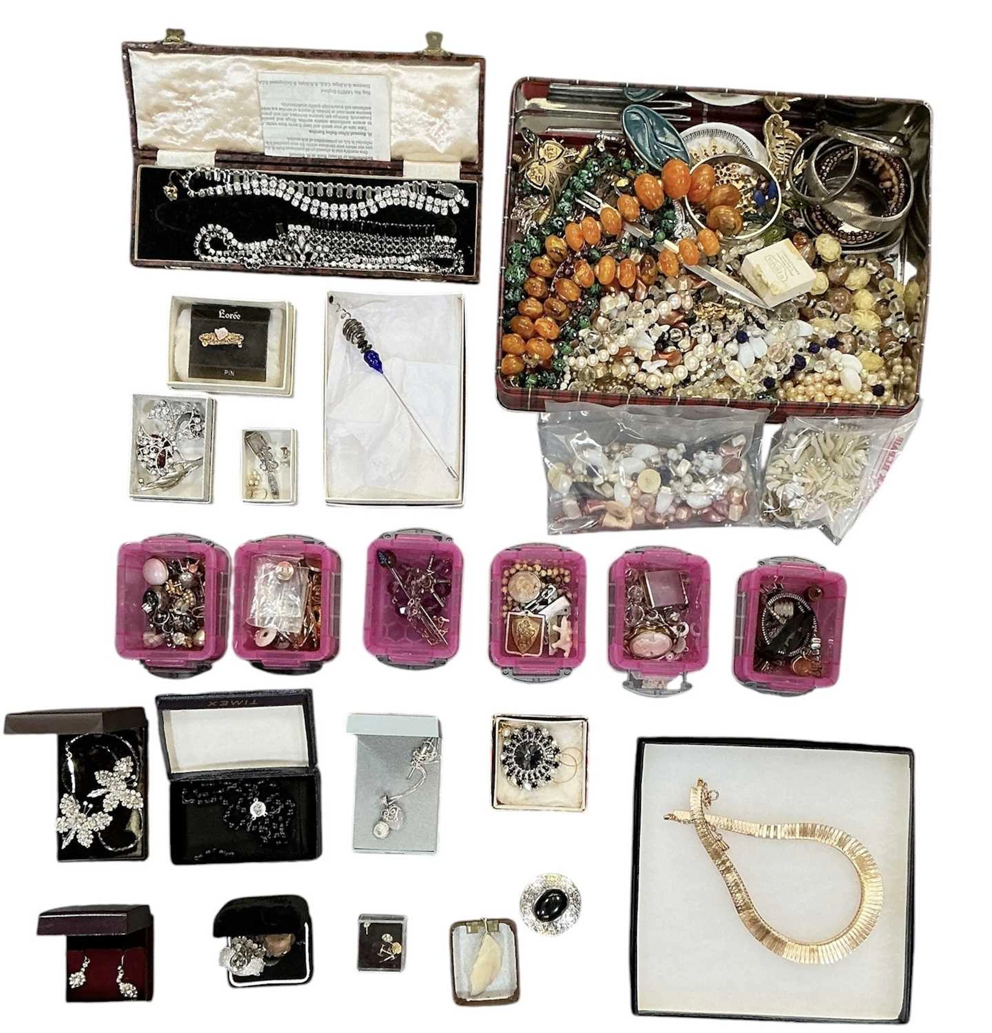 A large quantity of assorted costume jewellery