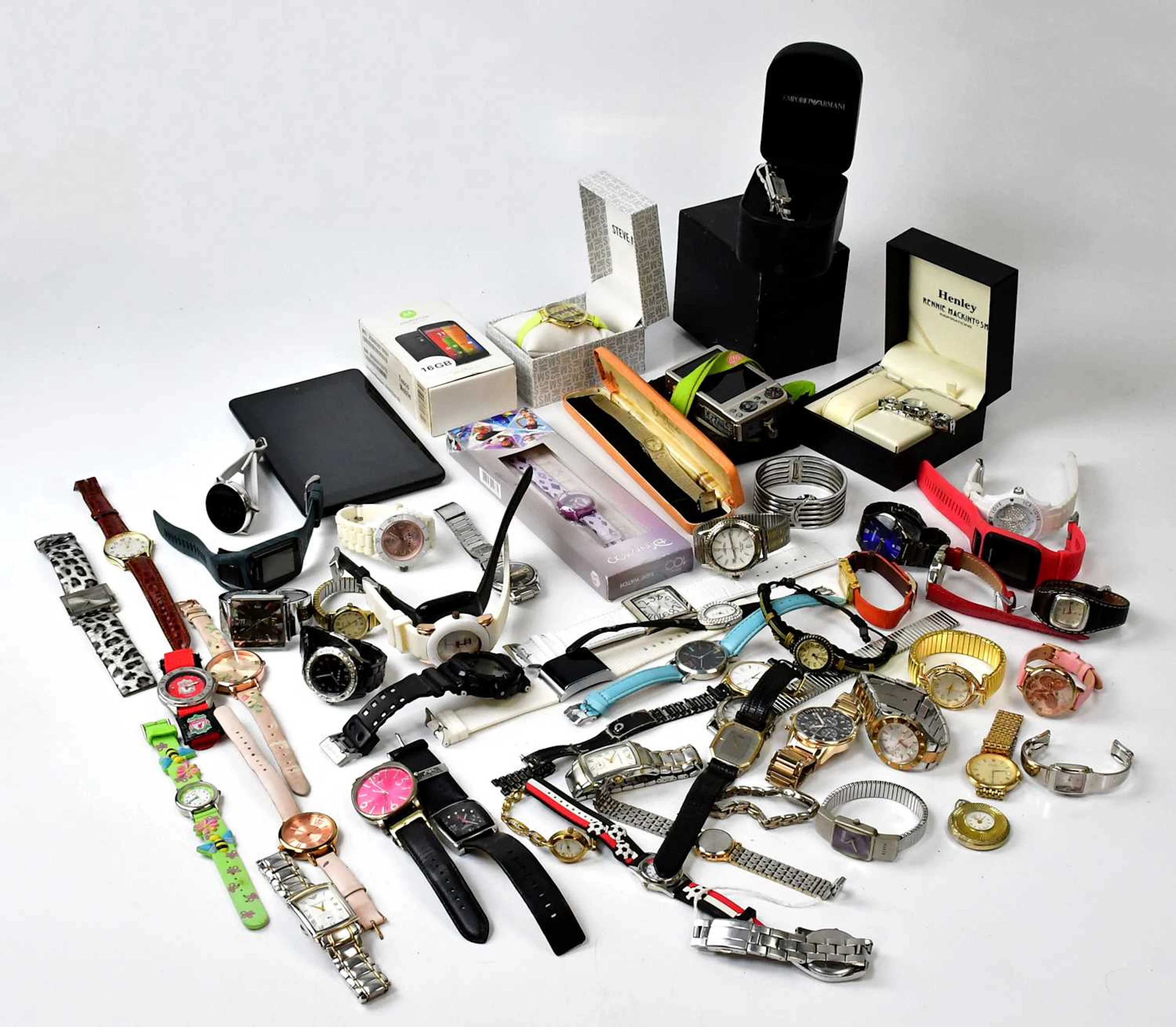 A quantity of wristwatches