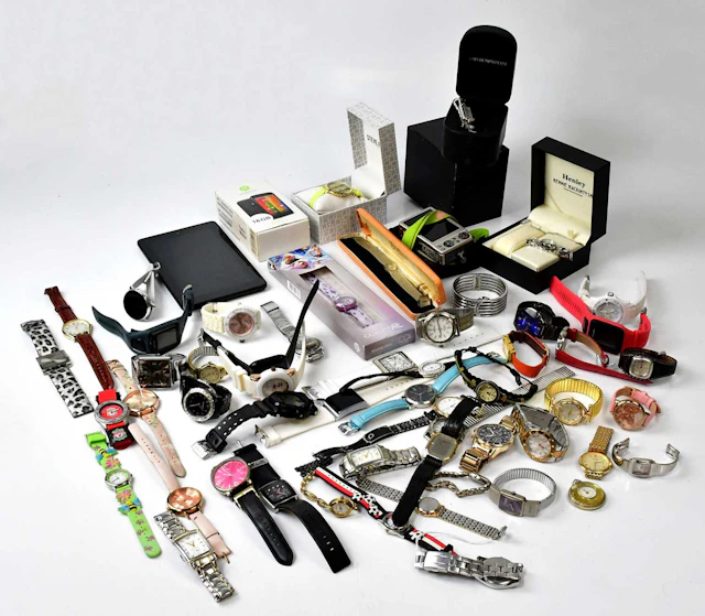 A quantity of wristwatches