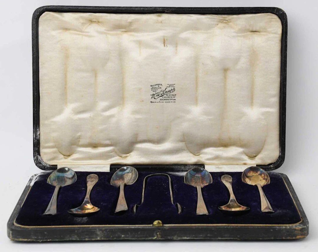 MAPPIN & WEBB LTD; a cased set of six Edward VII hallmarked silver teaspoons