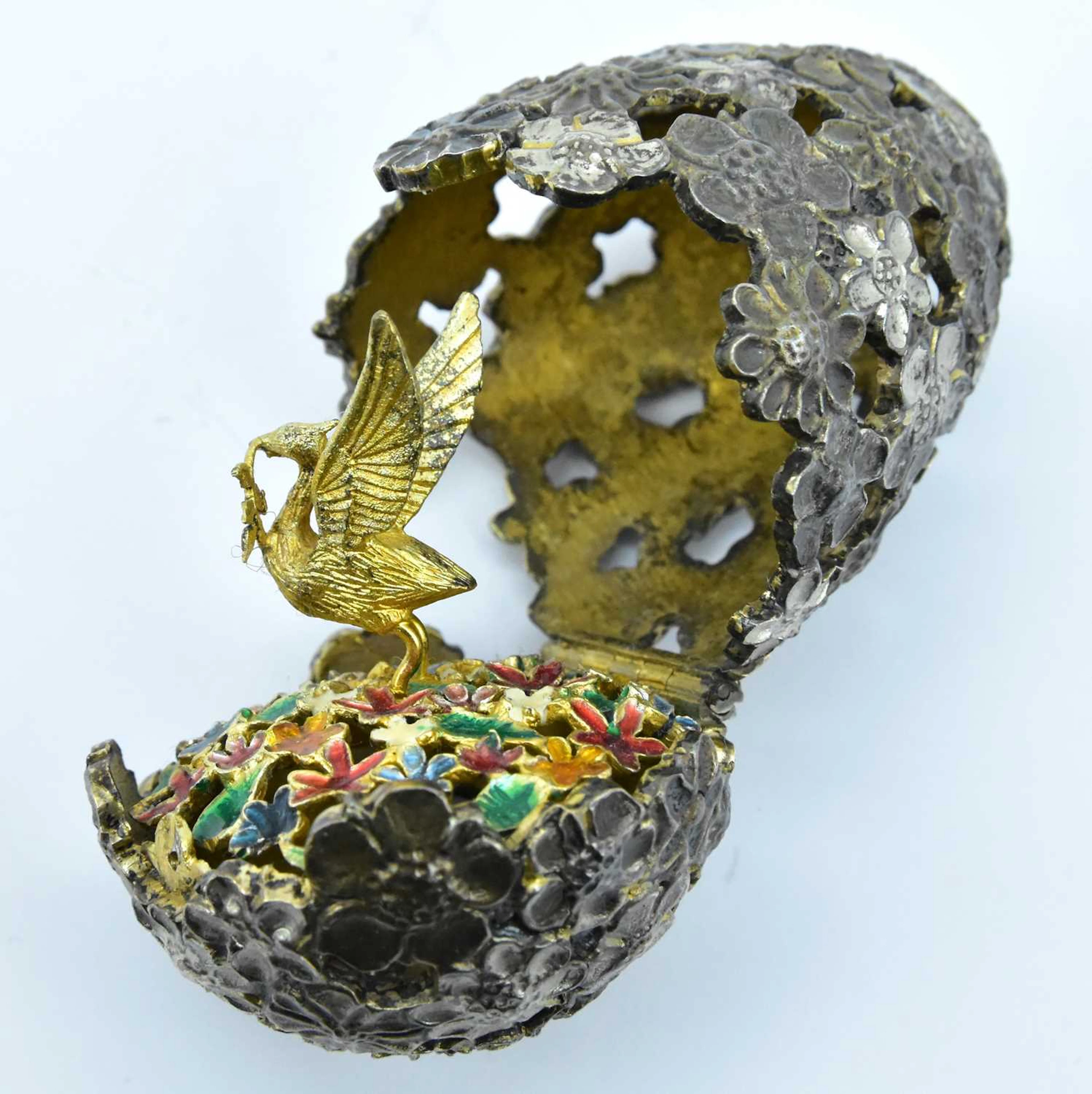 STUART DEVLIN; a sterling silver openwork floral egg