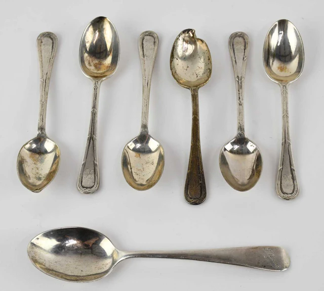 ELKINGTON & CO LTD; a set of six Edward VII hallmarked silver coffee spoons