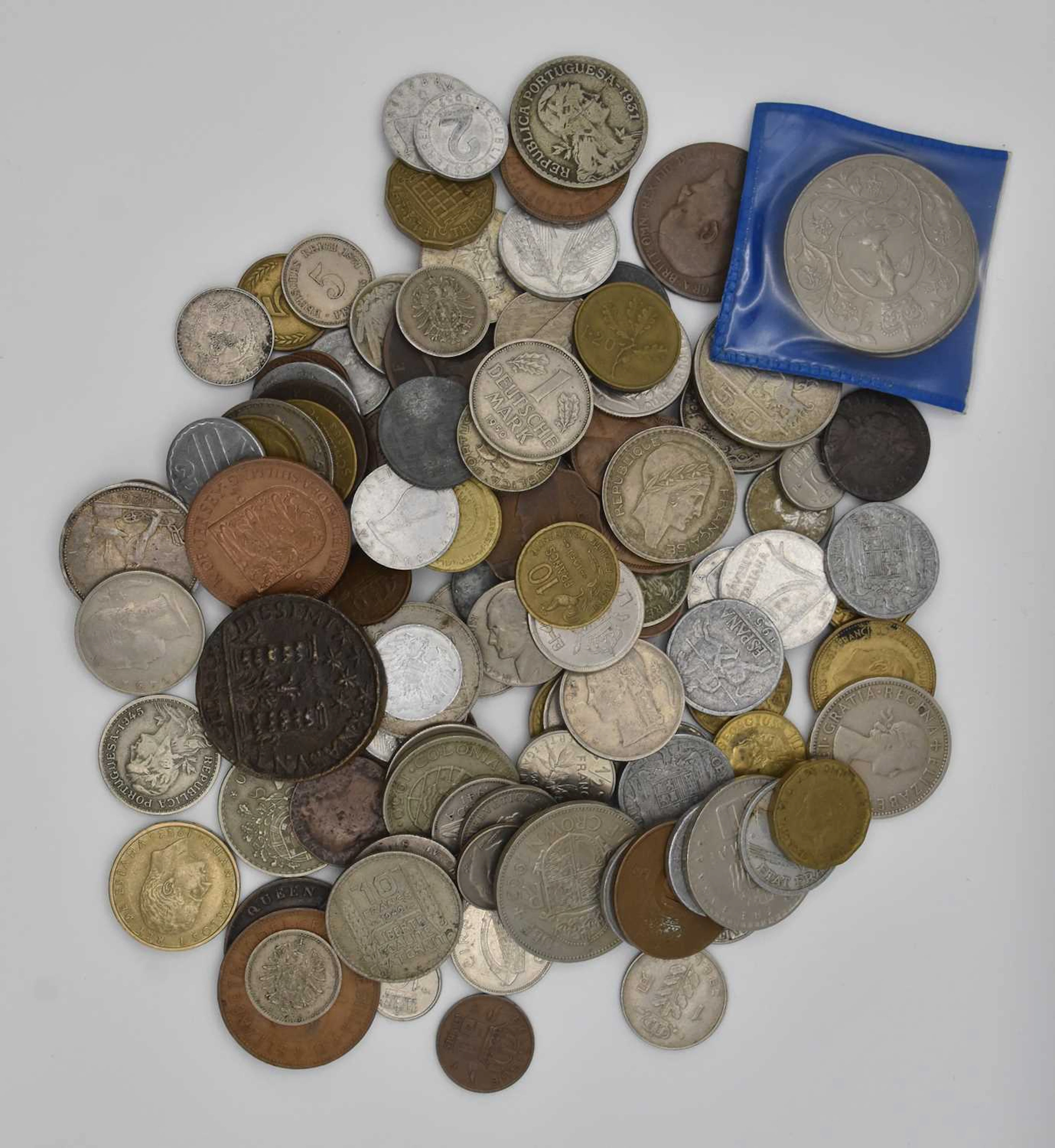 A small quantity of assorted all world coinage