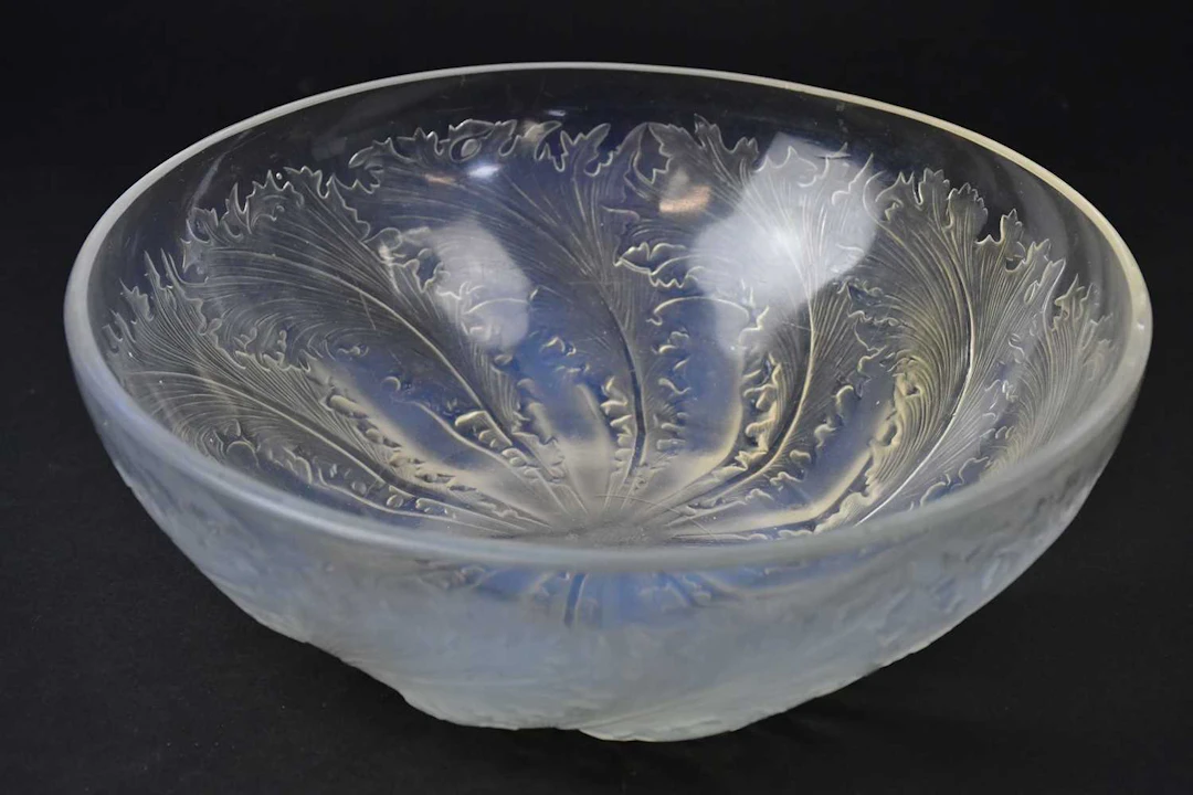 LALIQUE; a 'Chicory' pattern frosted opalescent glass bowl