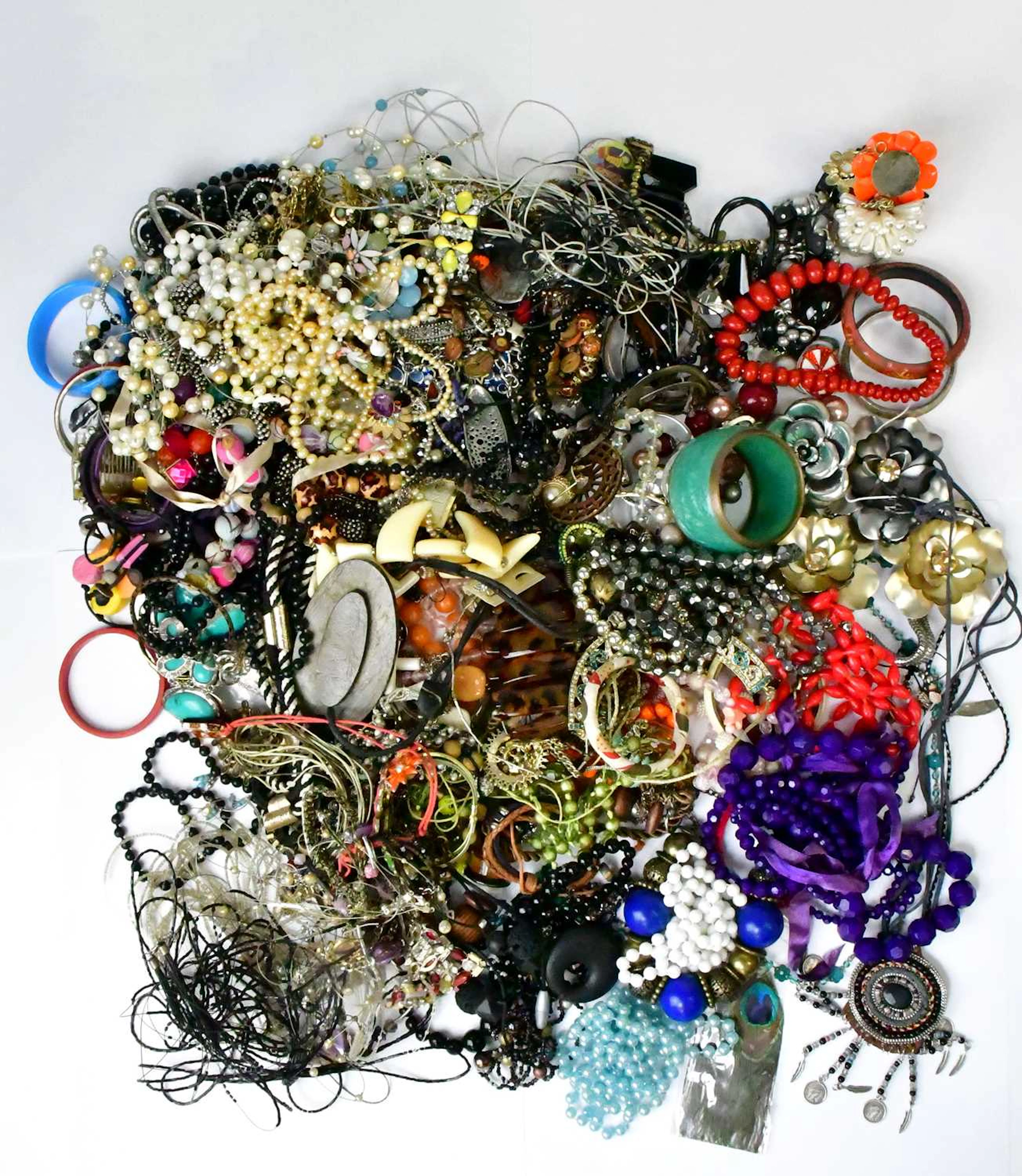 A quantity of vintage and modern costume jewellery