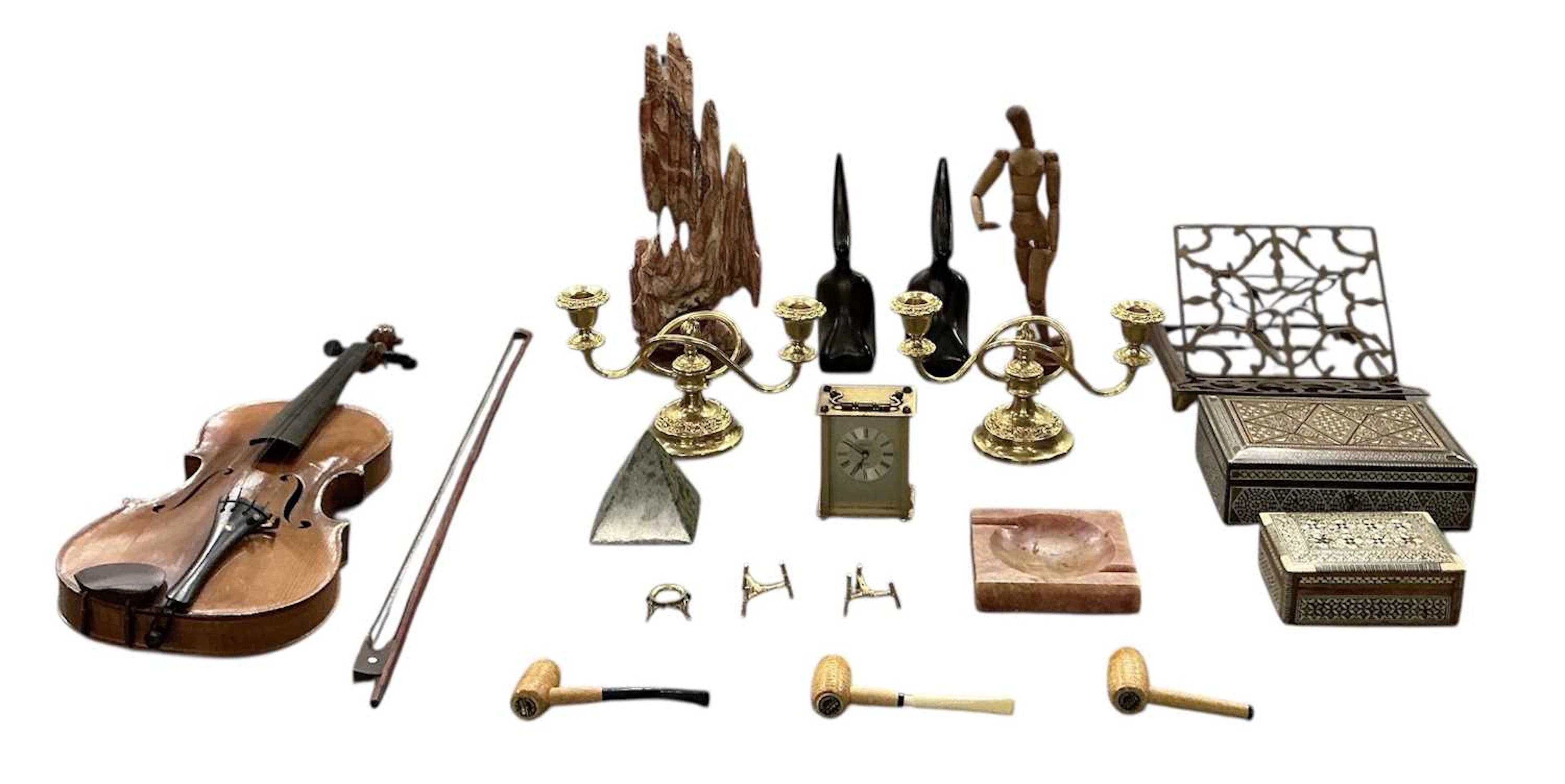 A quantity of assorted collectors' items including a...