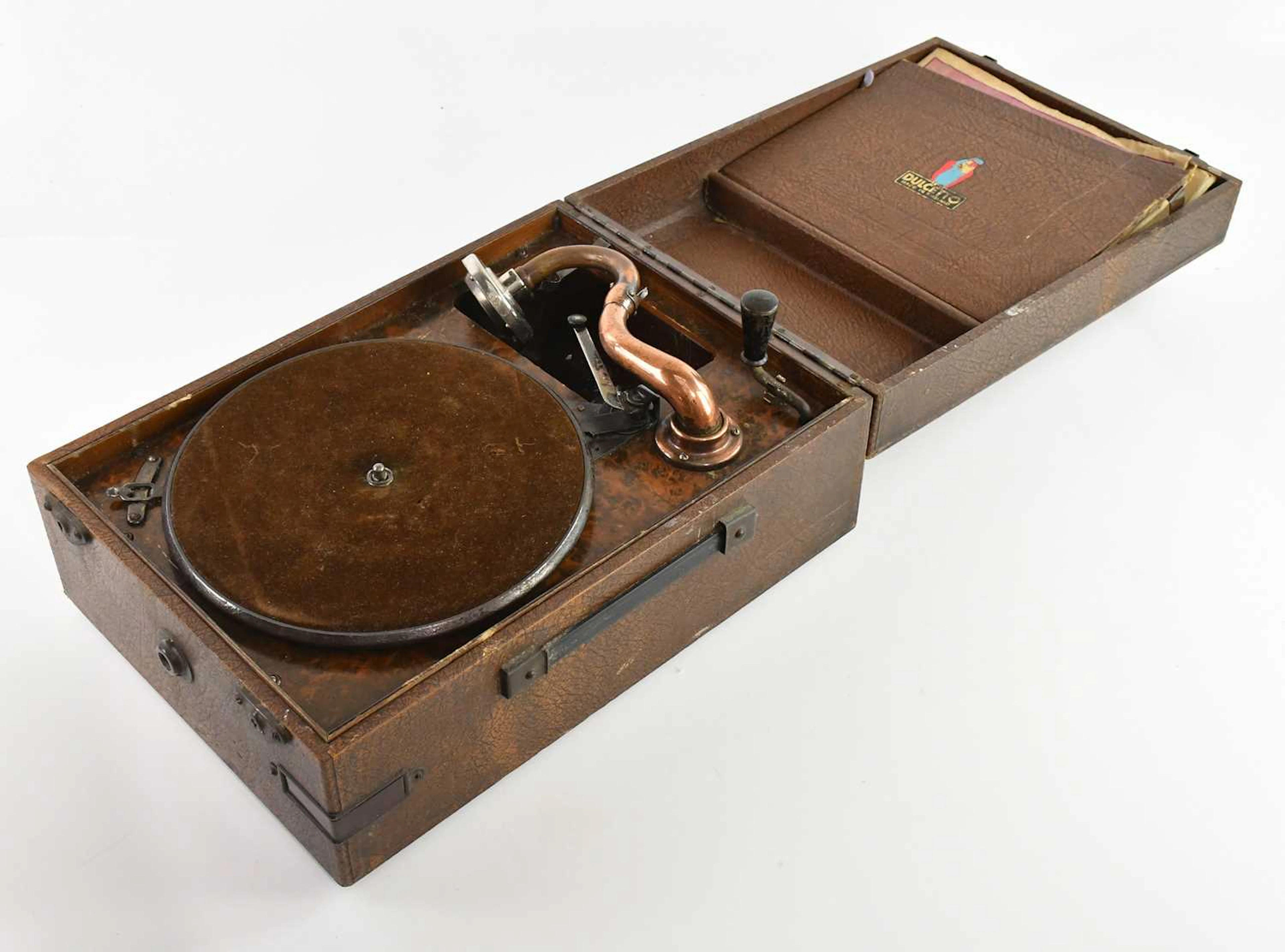 DULCETTO; a vintage wind-up gramophone