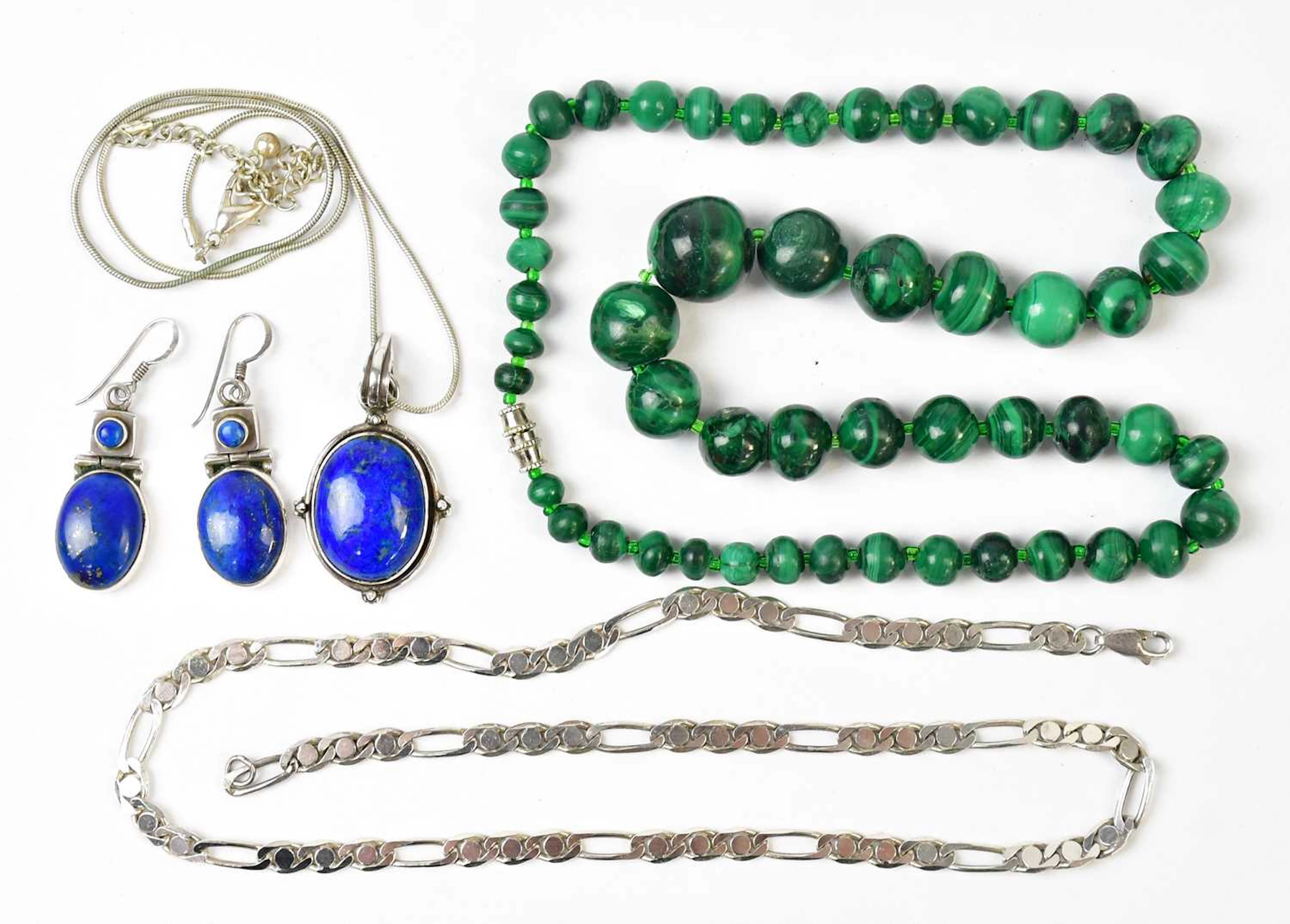 A malachite graduated bead necklace