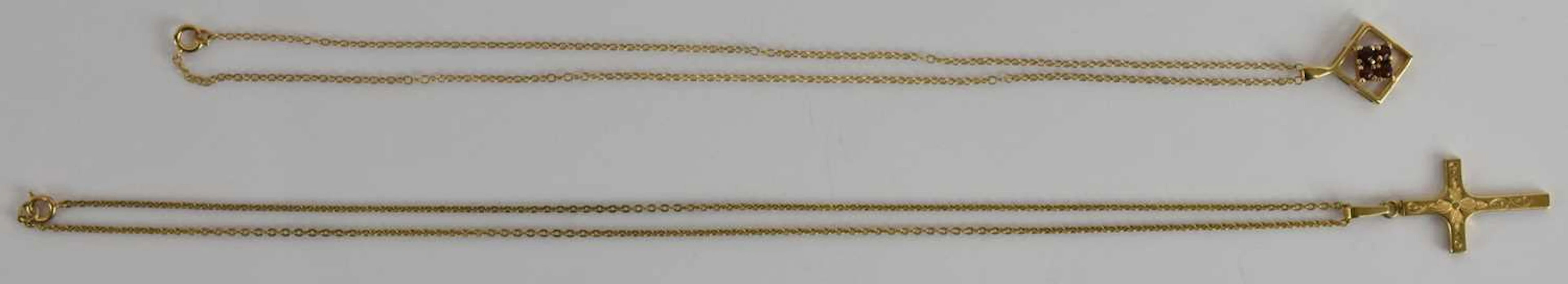 A 9ct yellow gold fine link necklace