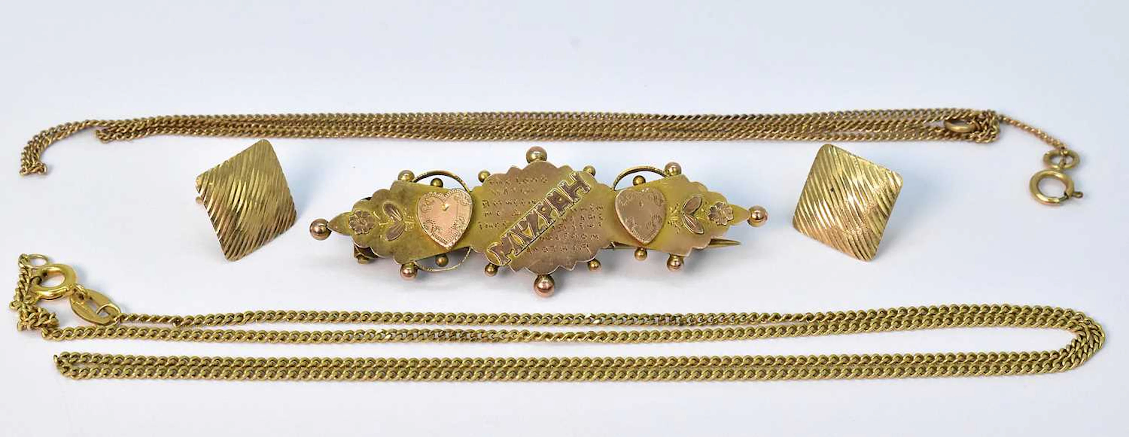 A 9ct yellow gold Mizpah brooch with steel pin
