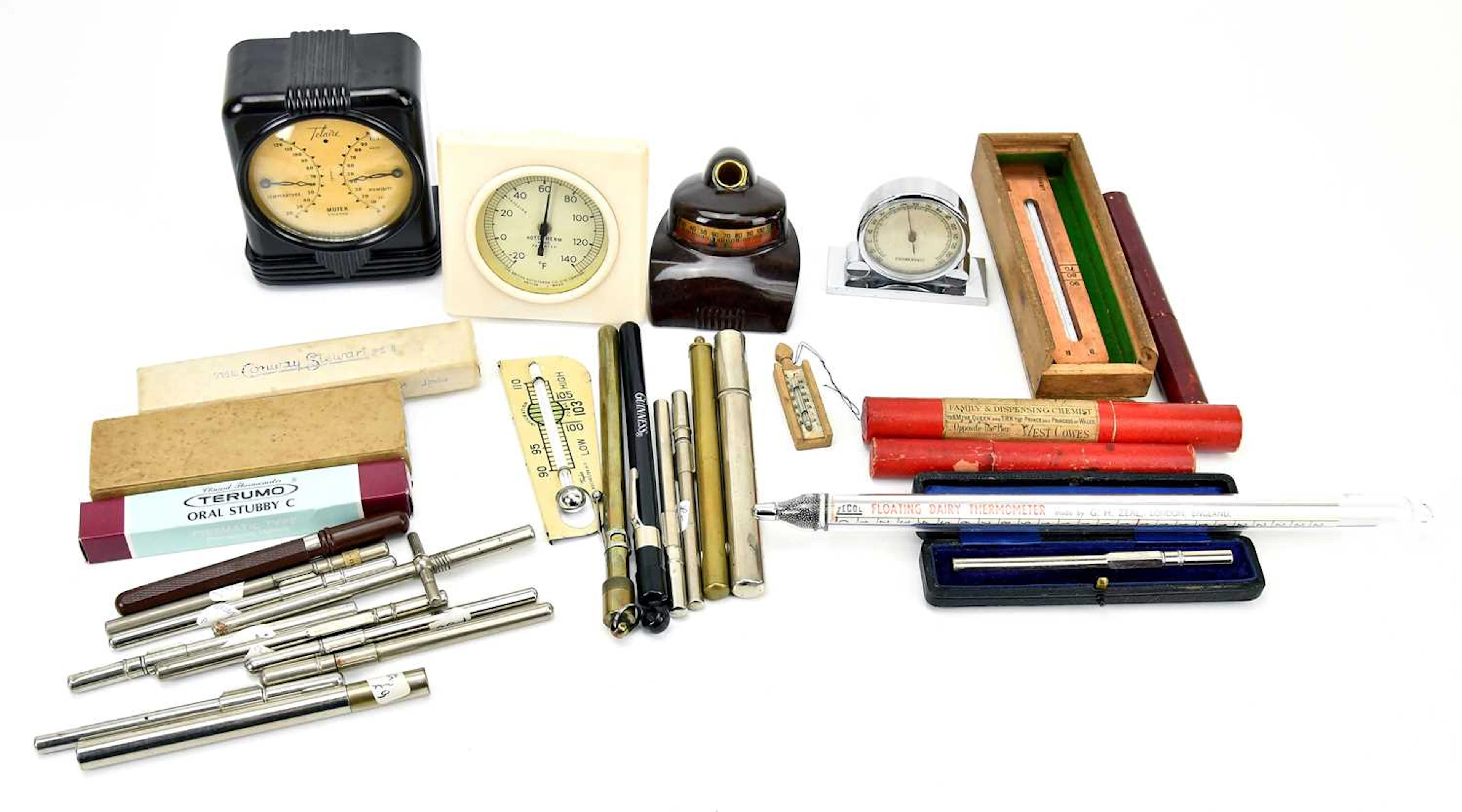 MUTER CO; an Art Deco bakelite temperature and humidity gauge